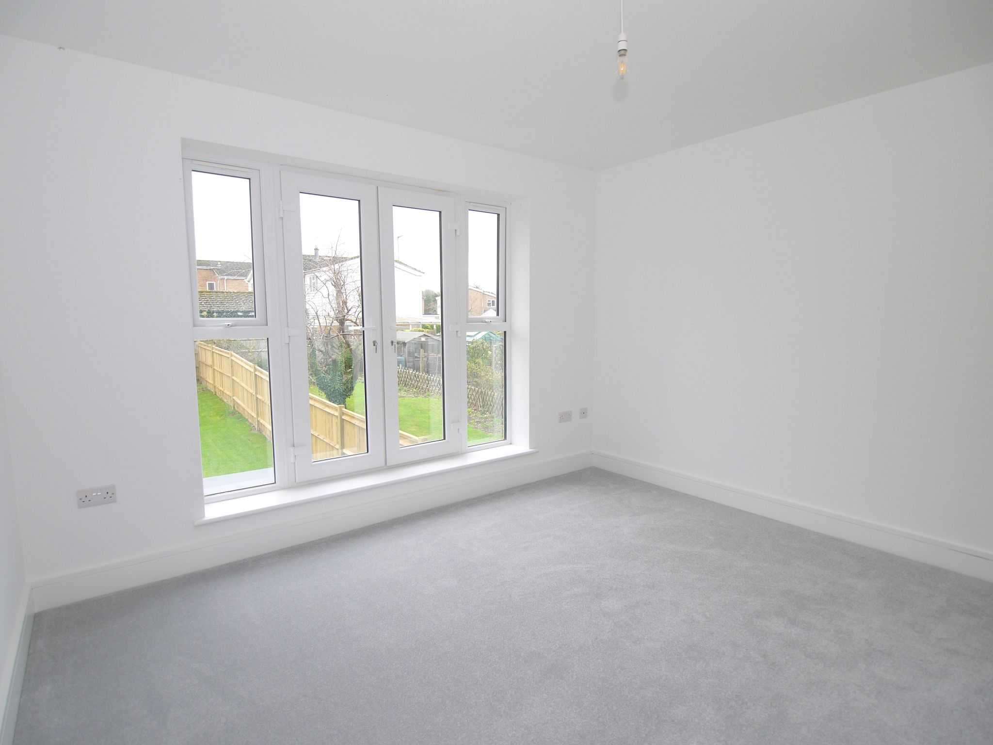 2 bedroom end terraced house Sold in Sevenoaks - Photograph 7