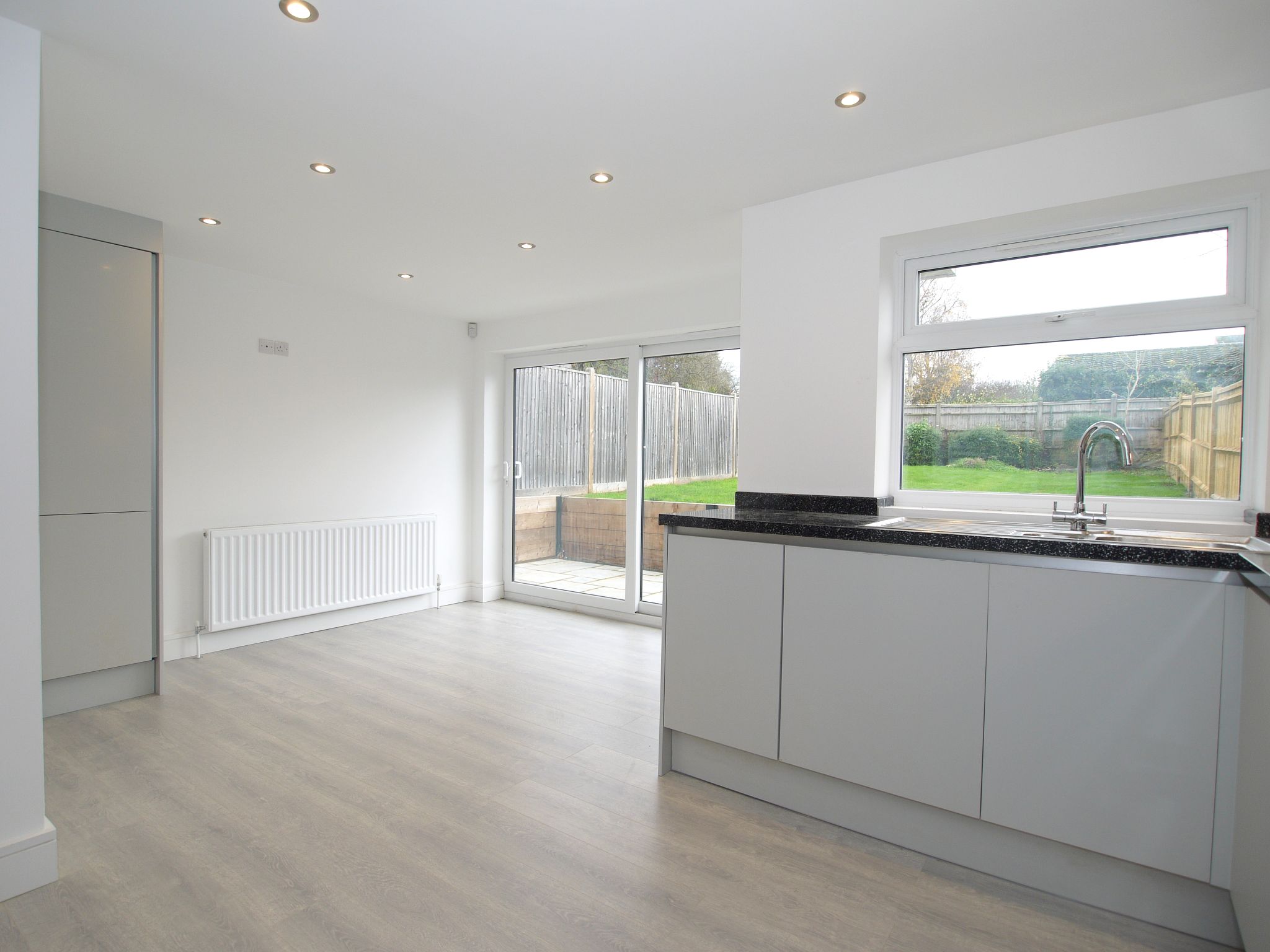 2 bedroom end terraced house Sold in Sevenoaks - Photograph 4