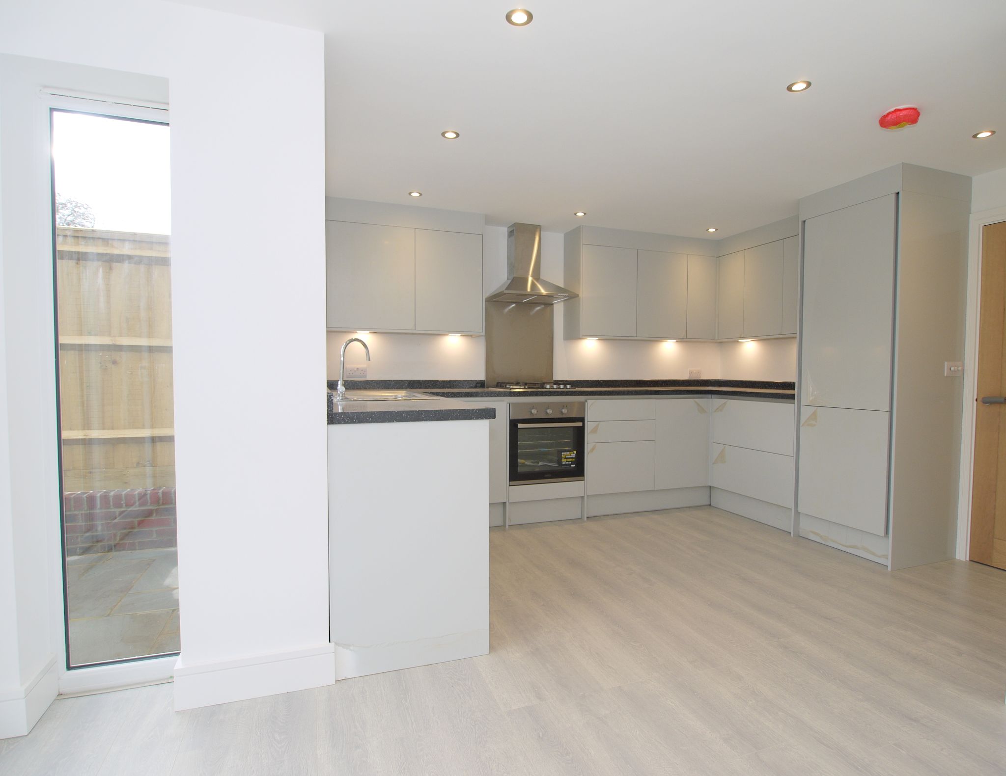 2 bedroom end terraced house Sold in Sevenoaks - Photograph 2