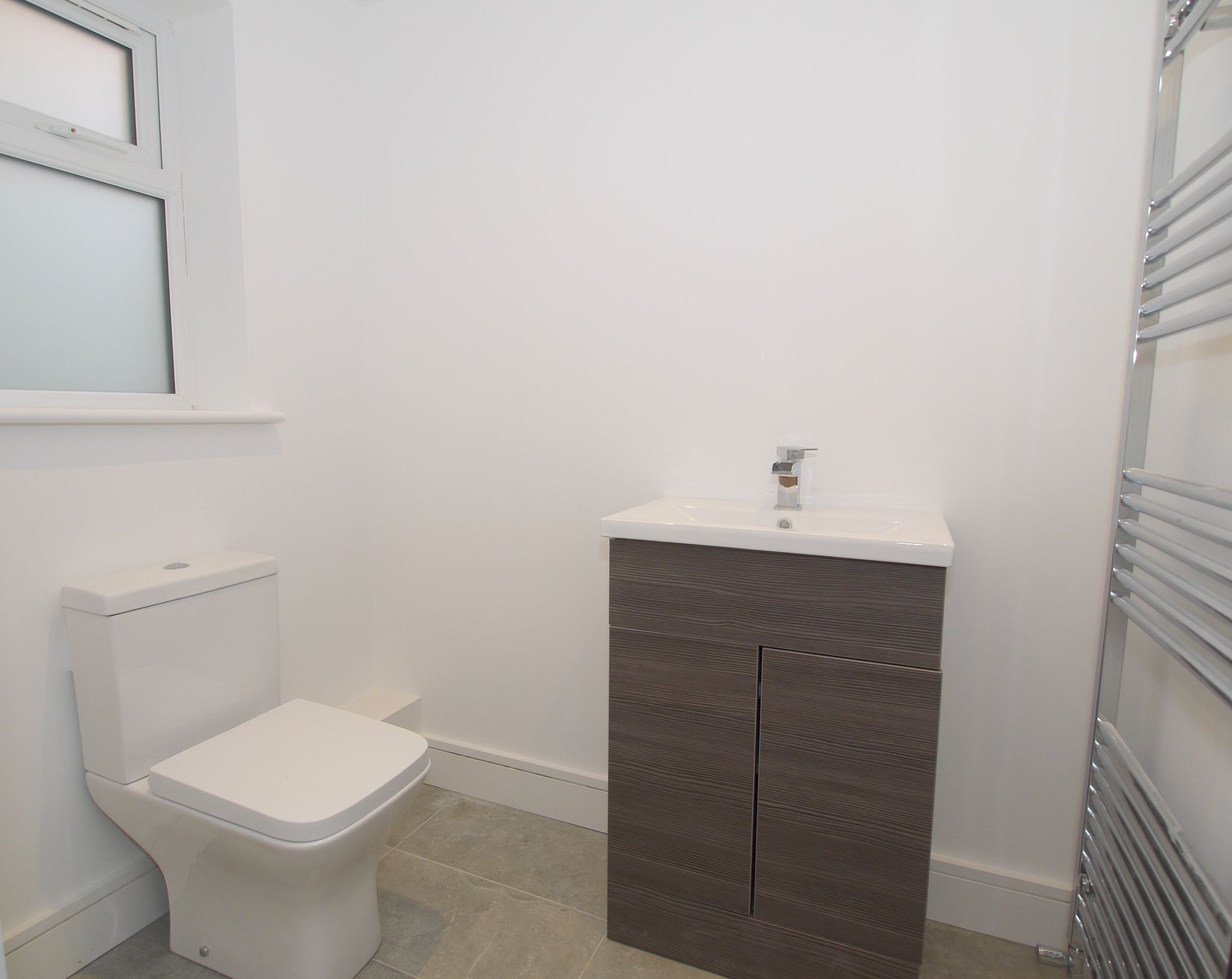 2 bedroom end terraced house Sold in Sevenoaks - Photograph 6