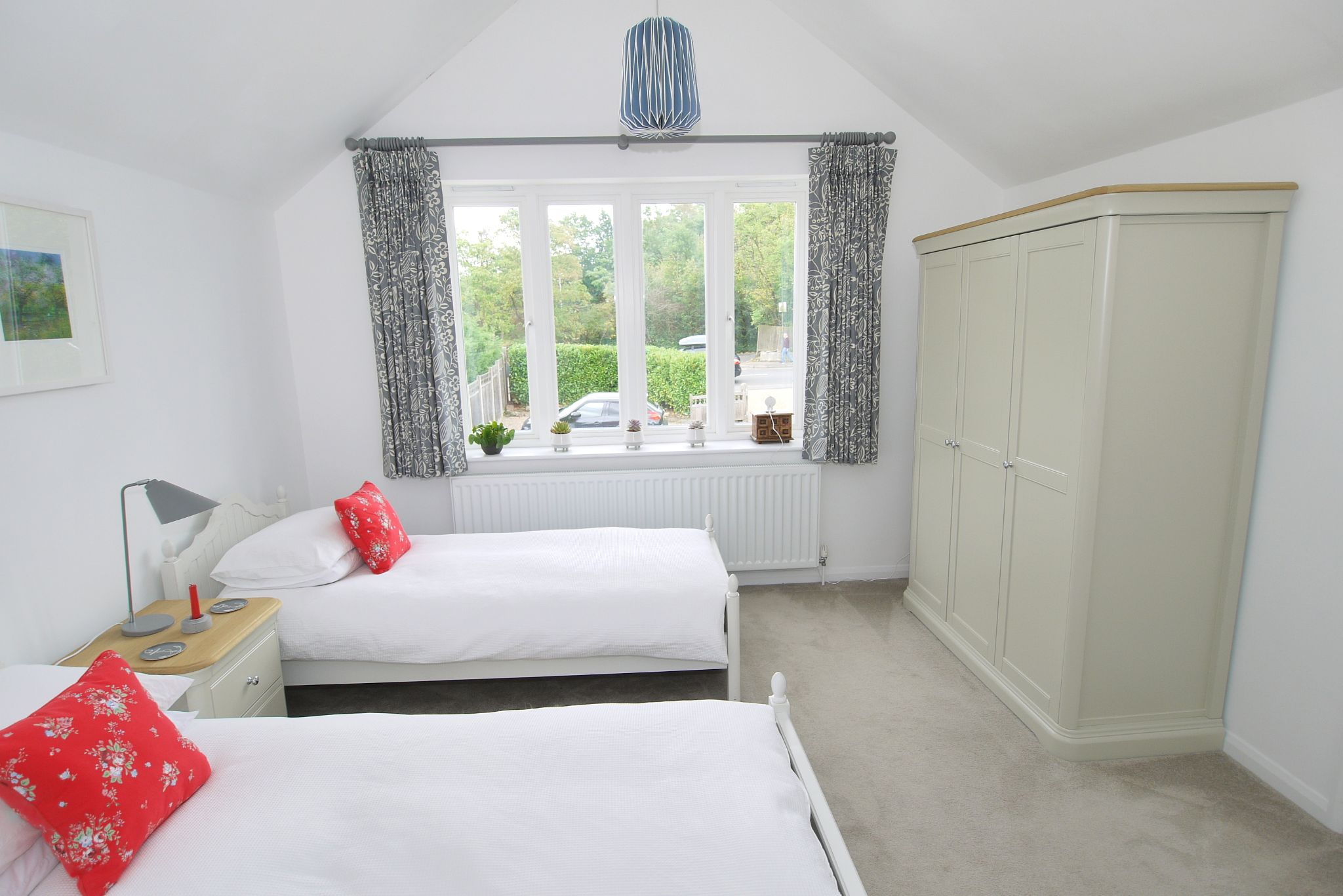 3 bedroom detached house Sold in Sevenoaks - Photograph 12
