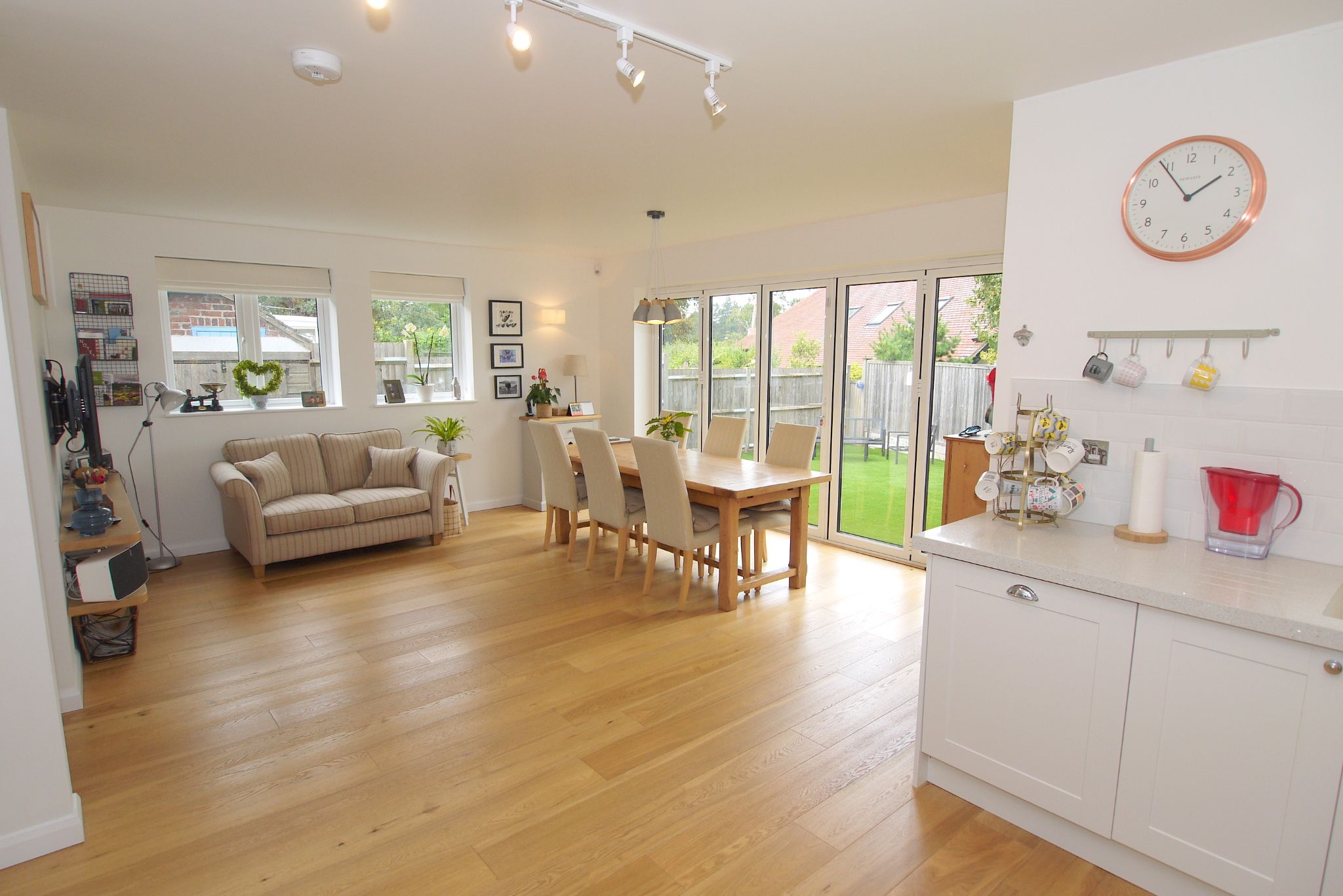 3 bedroom detached house Sold in Sevenoaks - Photograph 6