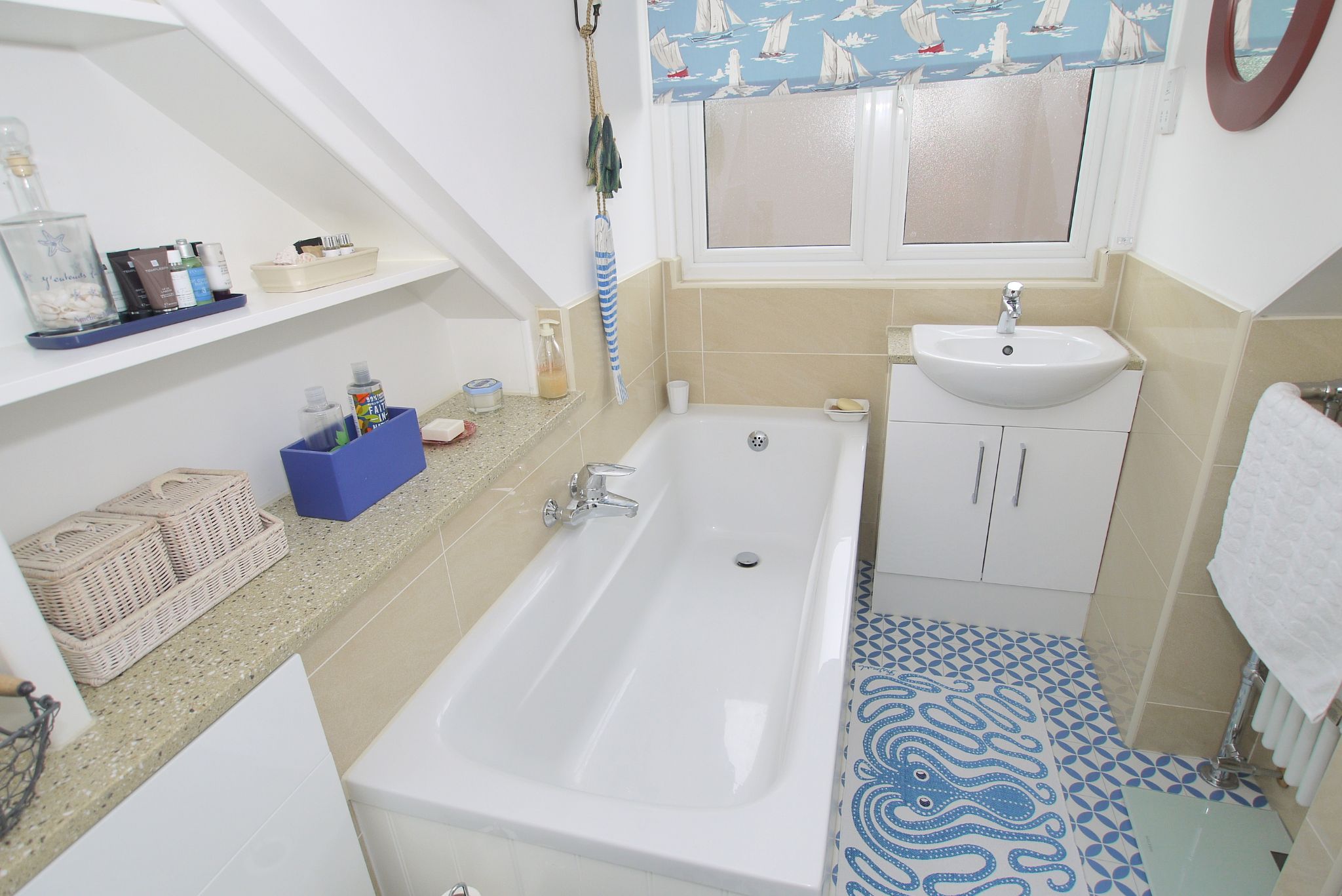 3 bedroom detached house Sold in Sevenoaks - Photograph 14