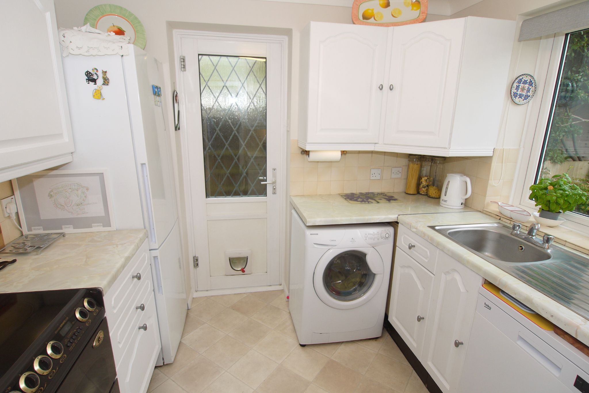 4 bedroom detached house Sold in Tonbridge - Photograph 3