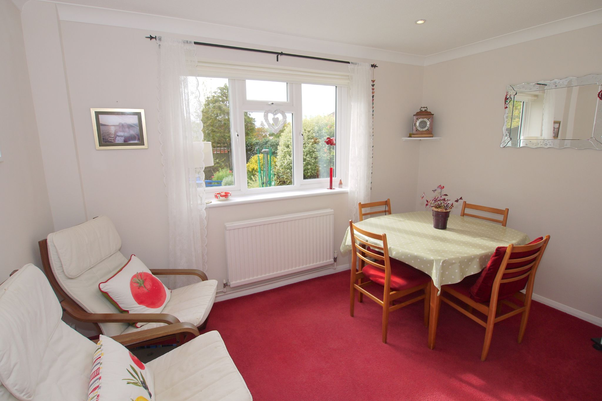 4 bedroom detached house Sold in Tonbridge - Photograph 4