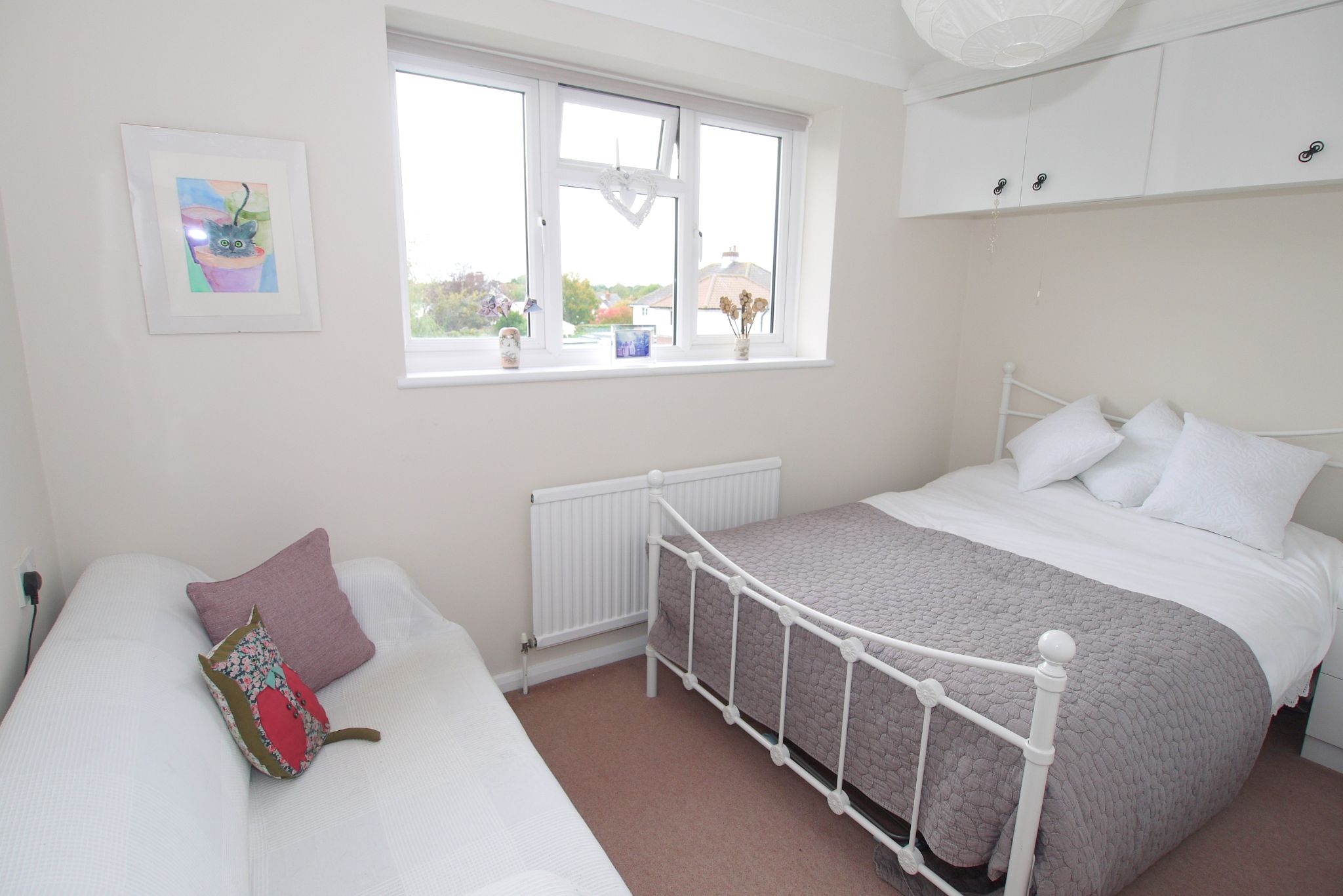 4 bedroom detached house Sold in Tonbridge - Photograph 6