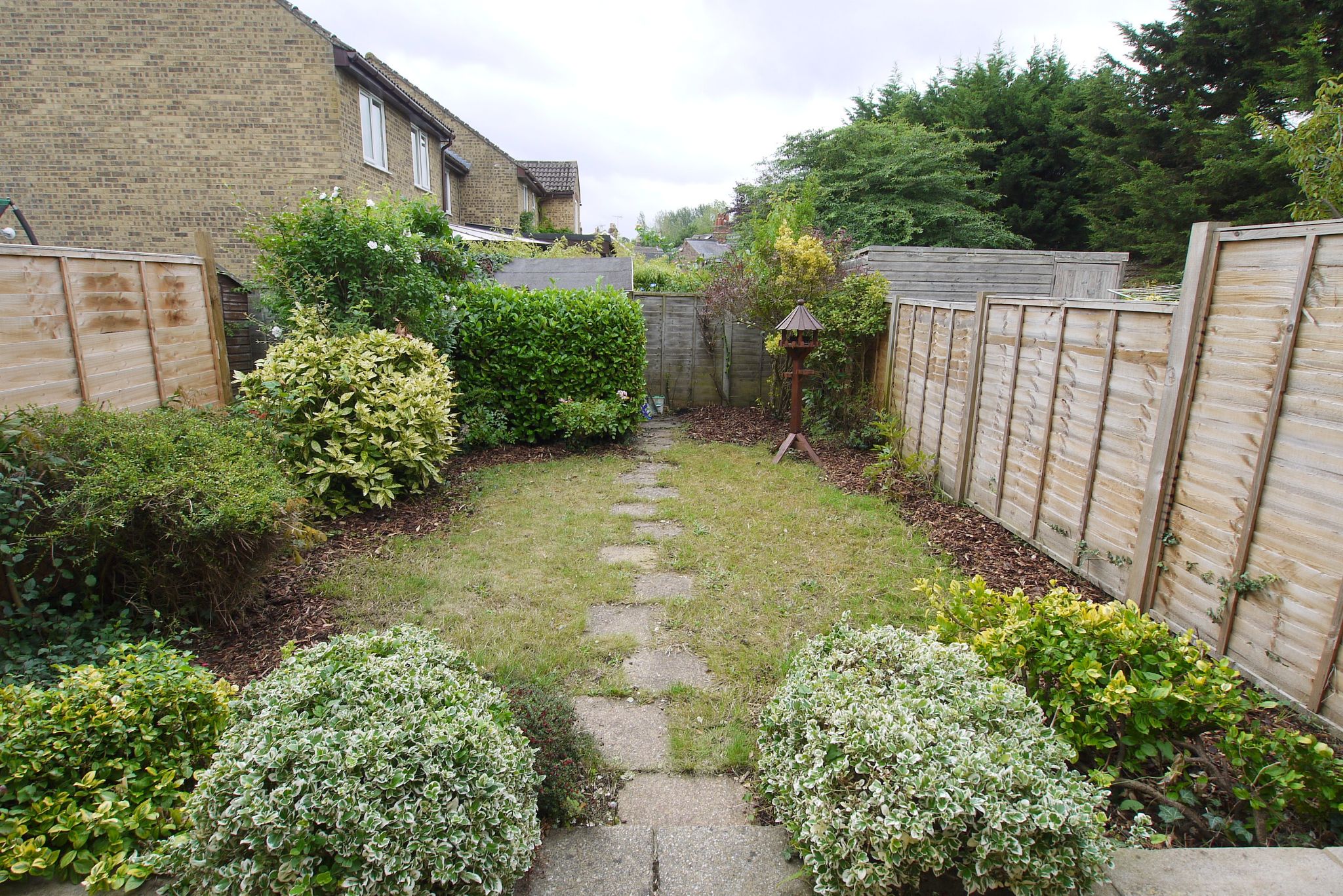 2 bedroom mid terraced house Sold in Sevenoaks - Photograph 3