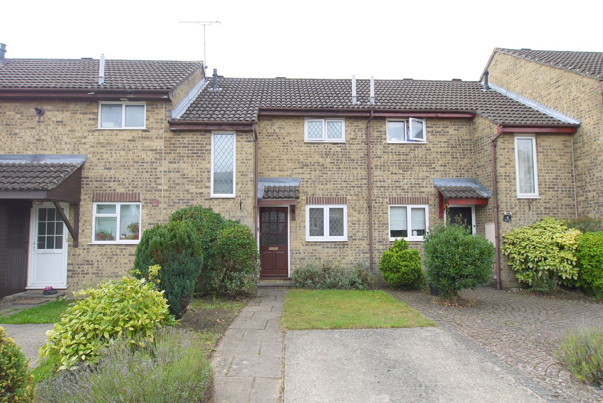2 bedroom mid terraced house Sold in Sevenoaks - Photograph 2