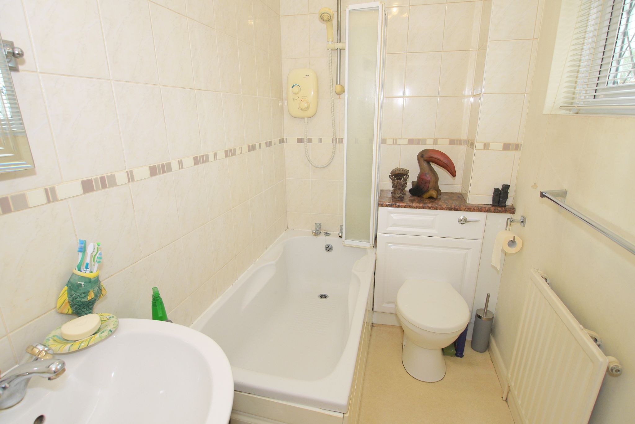 2 bedroom mid terraced house Sold in Sevenoaks - Photograph 10