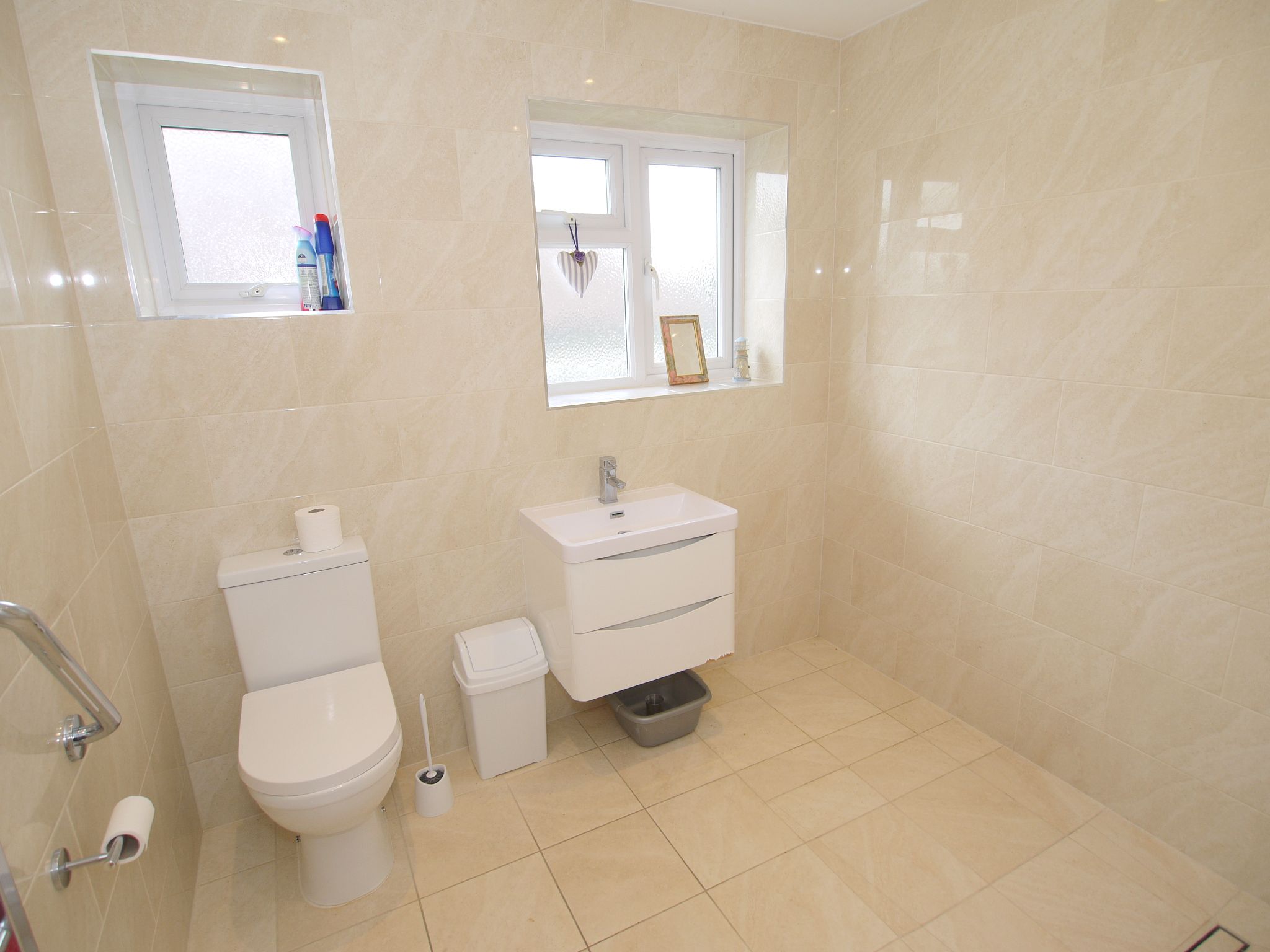 2 bedroom detached bungalow Sold in Sevenoaks - Photograph 8