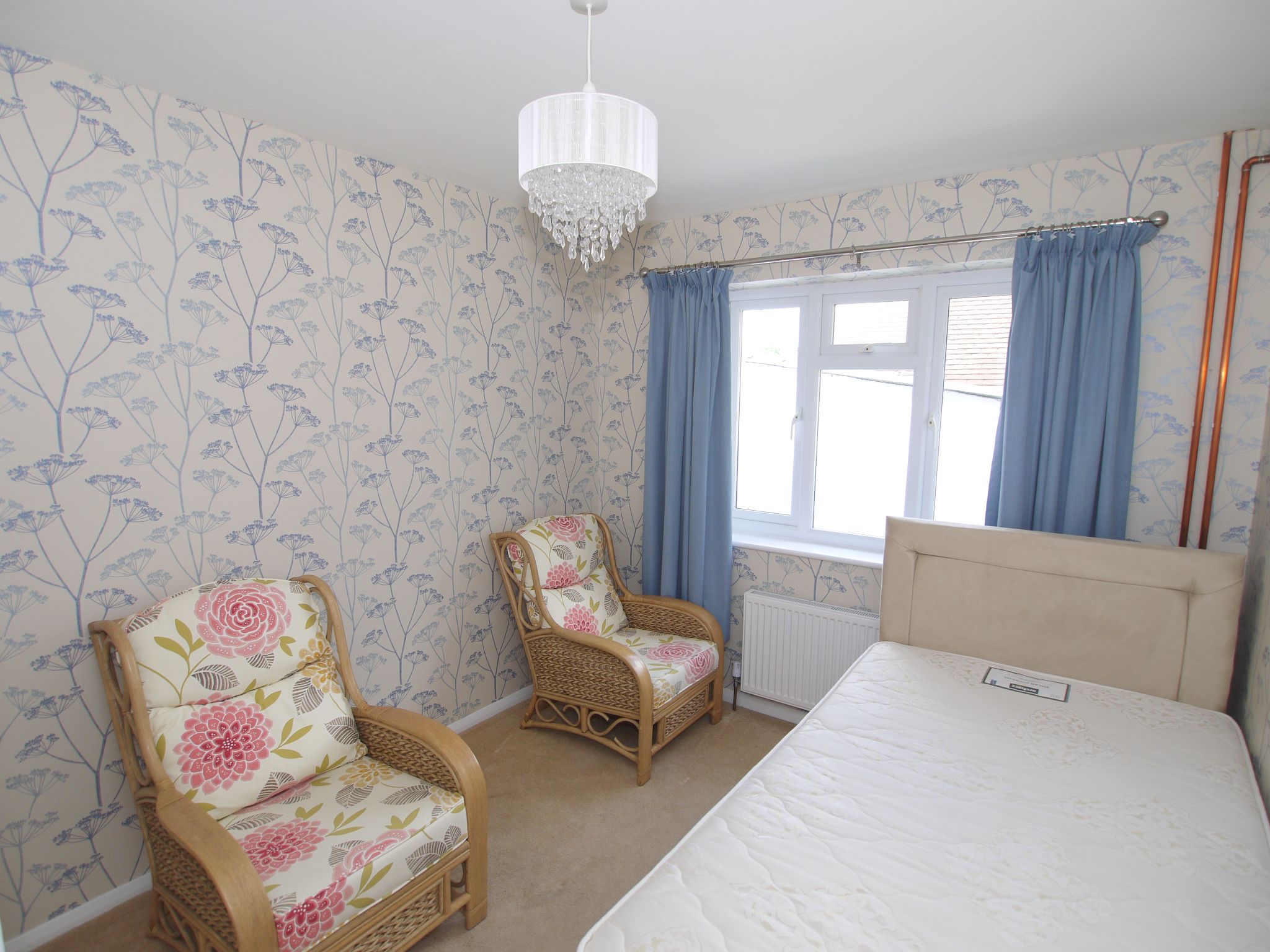 2 bedroom detached bungalow Sold in Sevenoaks - Photograph 7