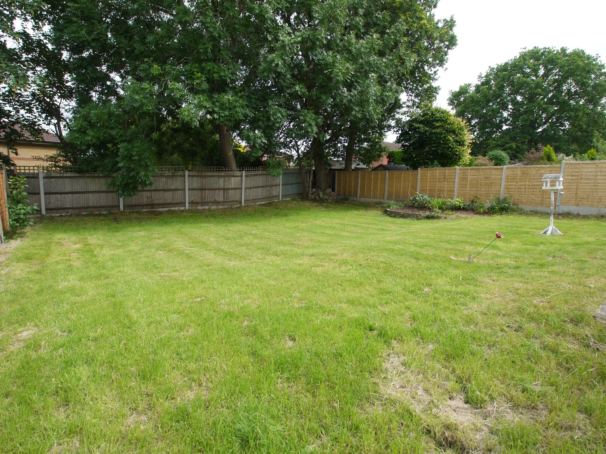 2 bedroom detached bungalow Sold in Sevenoaks - Photograph 2
