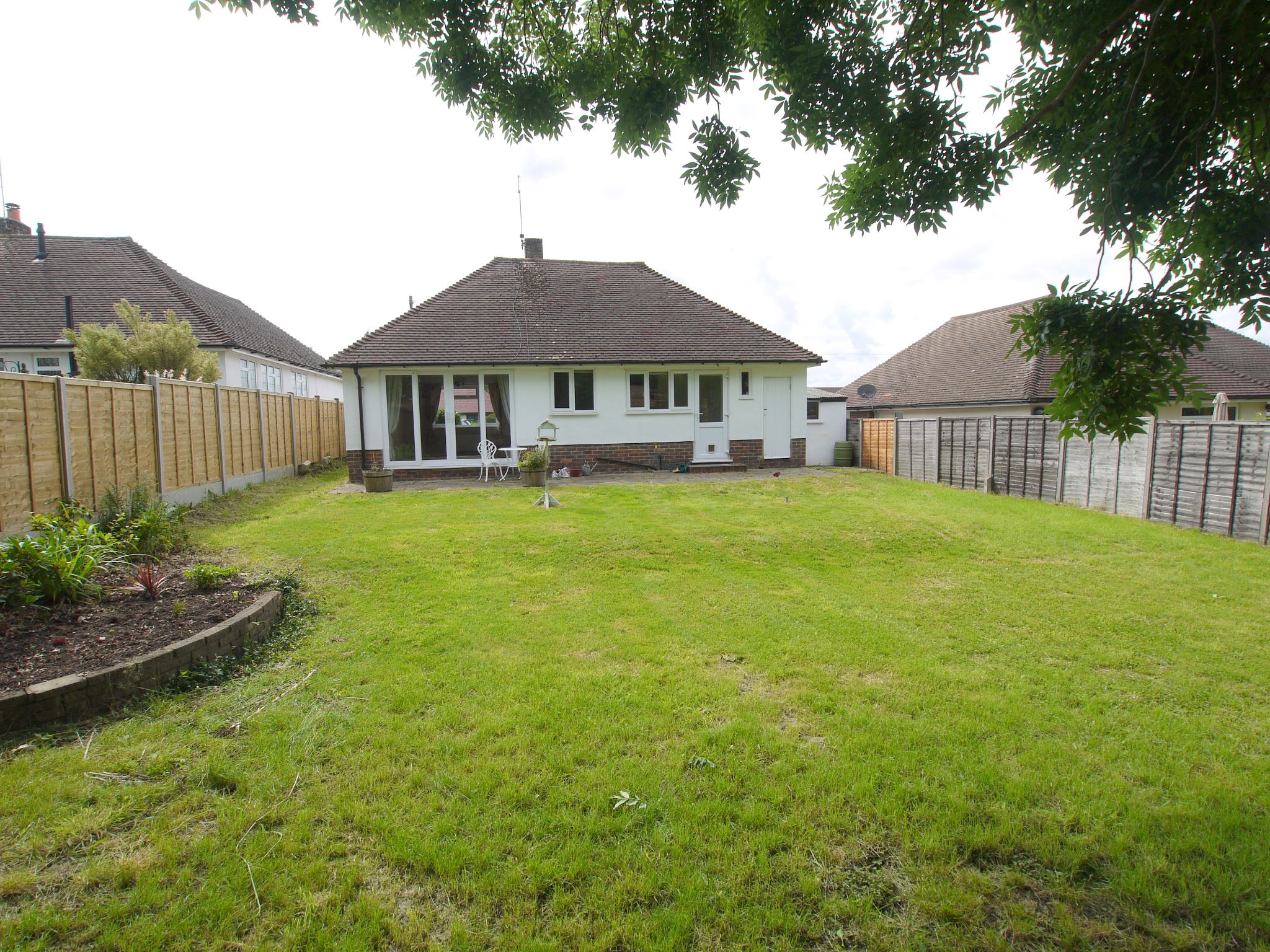 2 bedroom detached bungalow Sold in Sevenoaks - Photograph 10