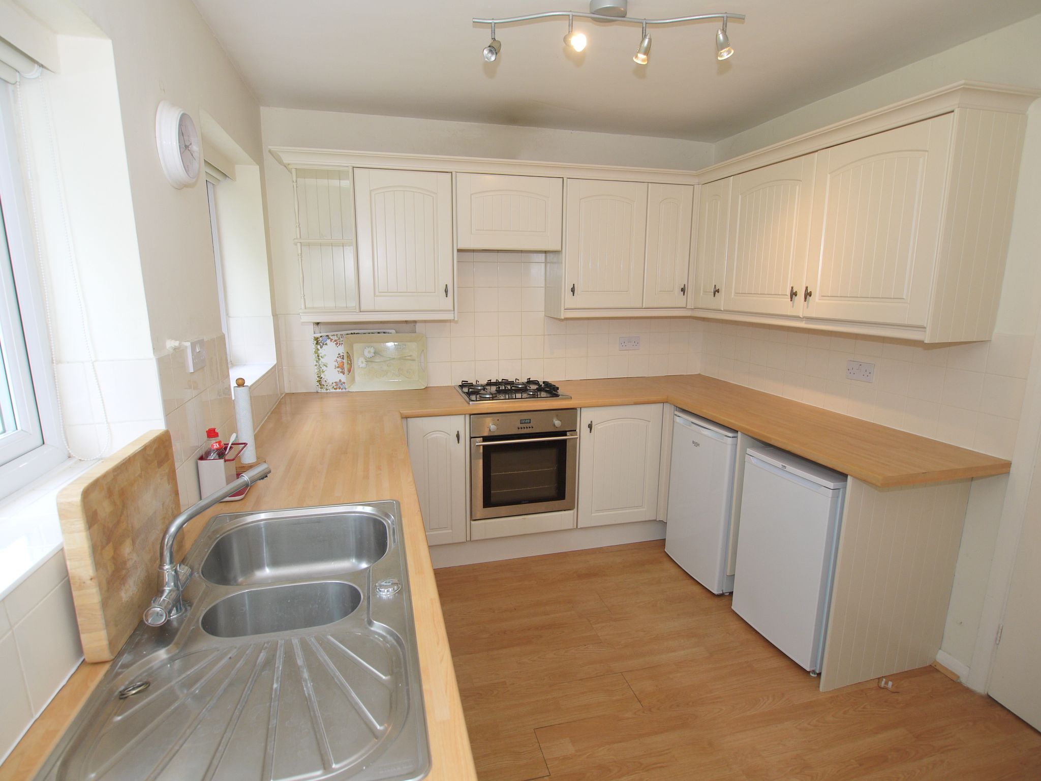 2 bedroom detached bungalow Sold in Sevenoaks - Photograph 3