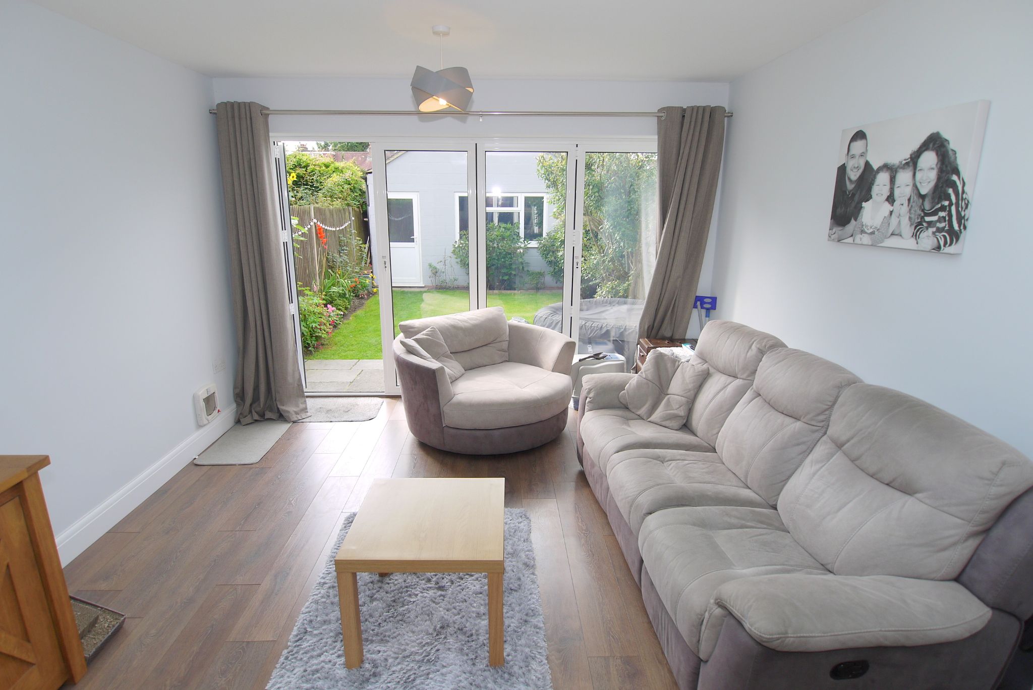 3 bedroom mid terraced house Sold in Sevenoaks - Photograph 4