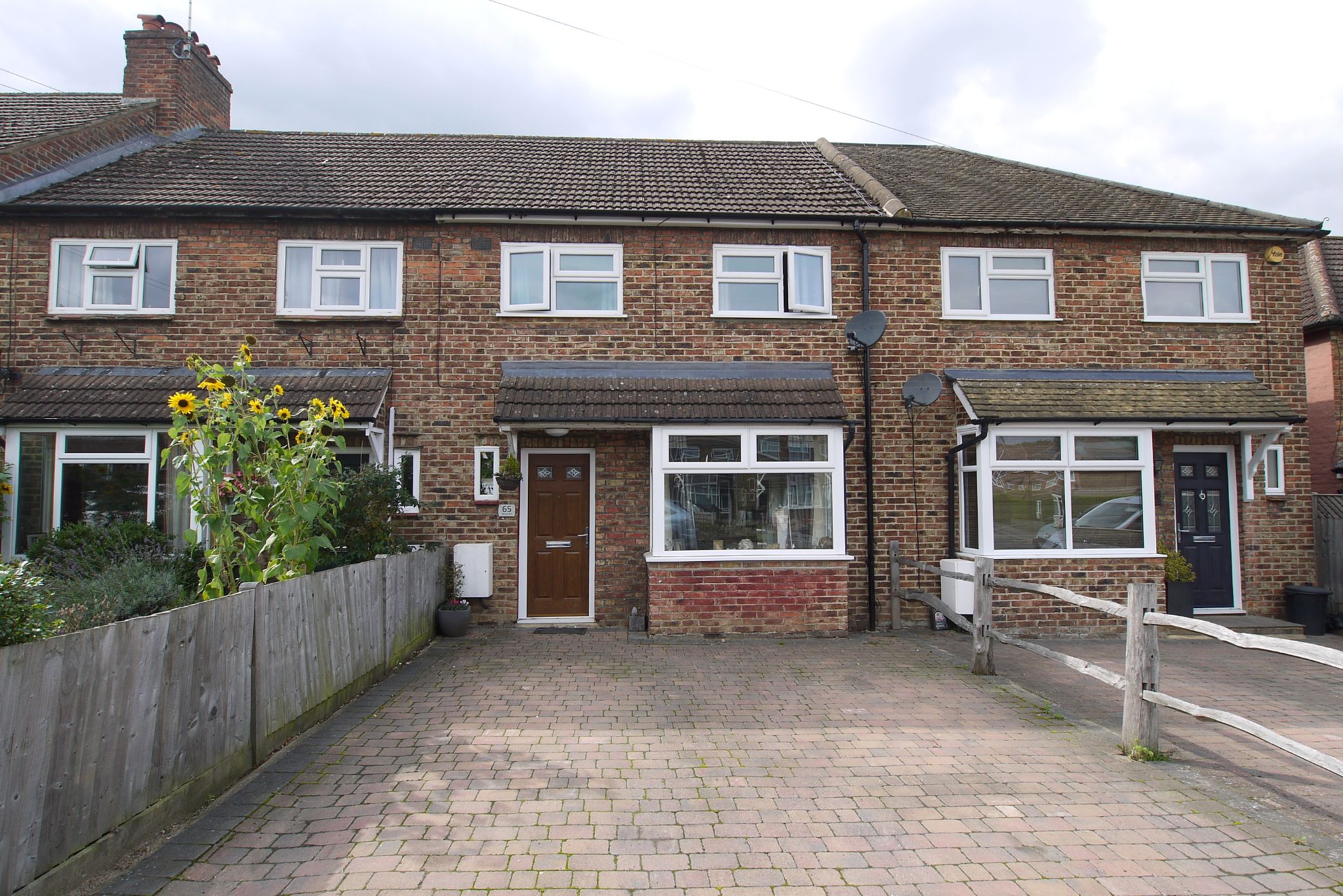 3 bedroom mid terraced house Sold in Sevenoaks - Photograph 1
