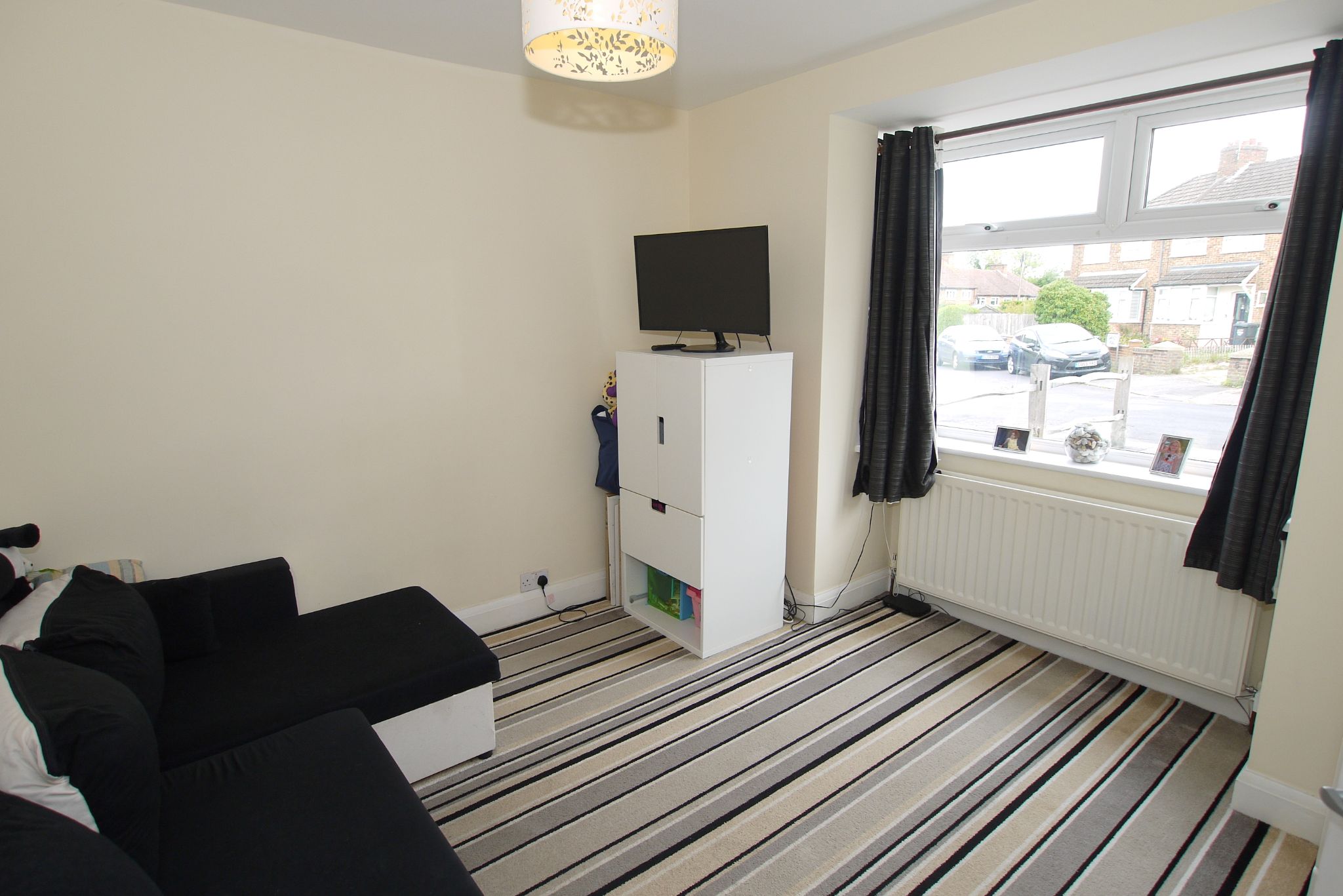 3 bedroom mid terraced house Sold in Sevenoaks - Photograph 6
