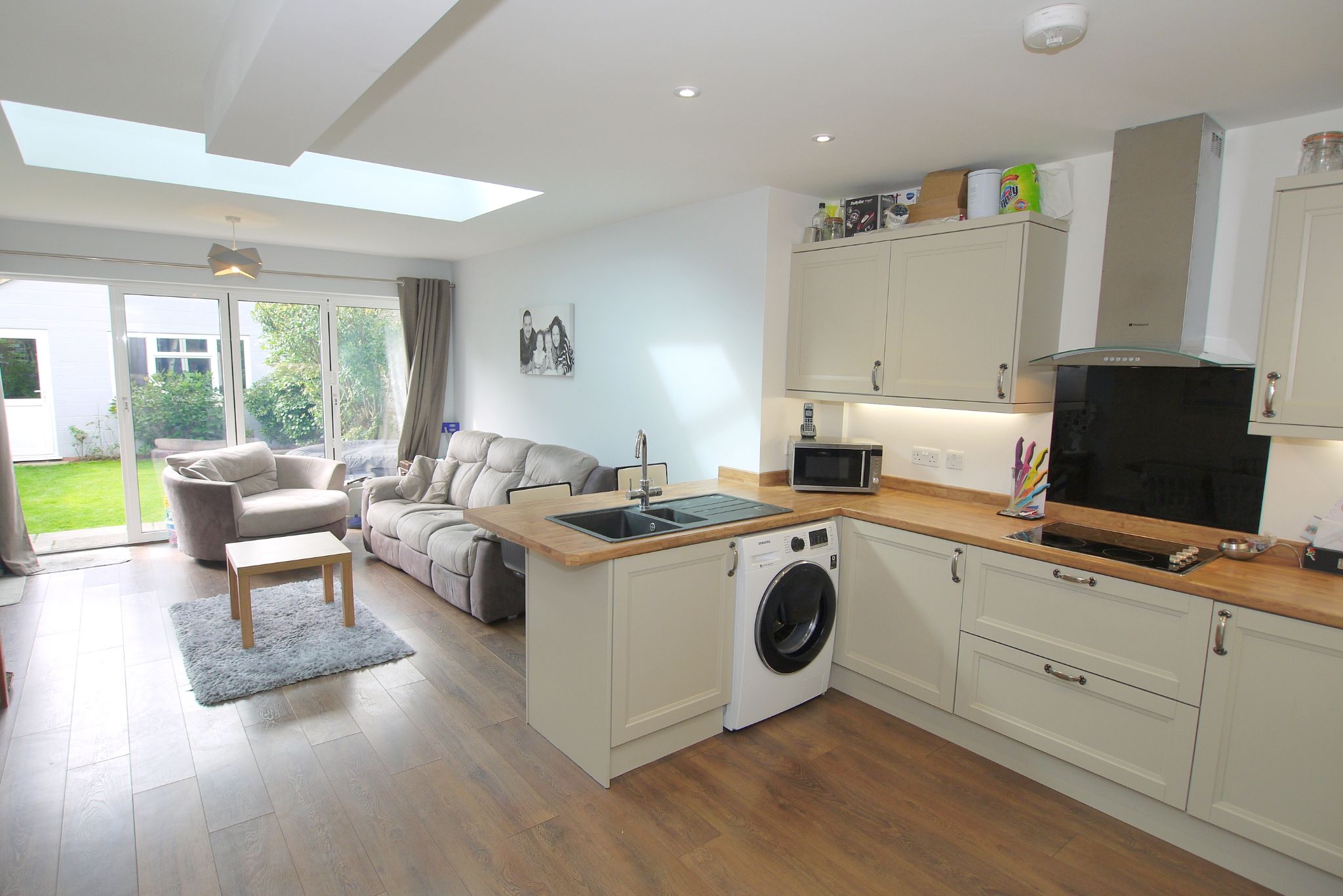 3 bedroom mid terraced house Sold in Sevenoaks - Photograph 2
