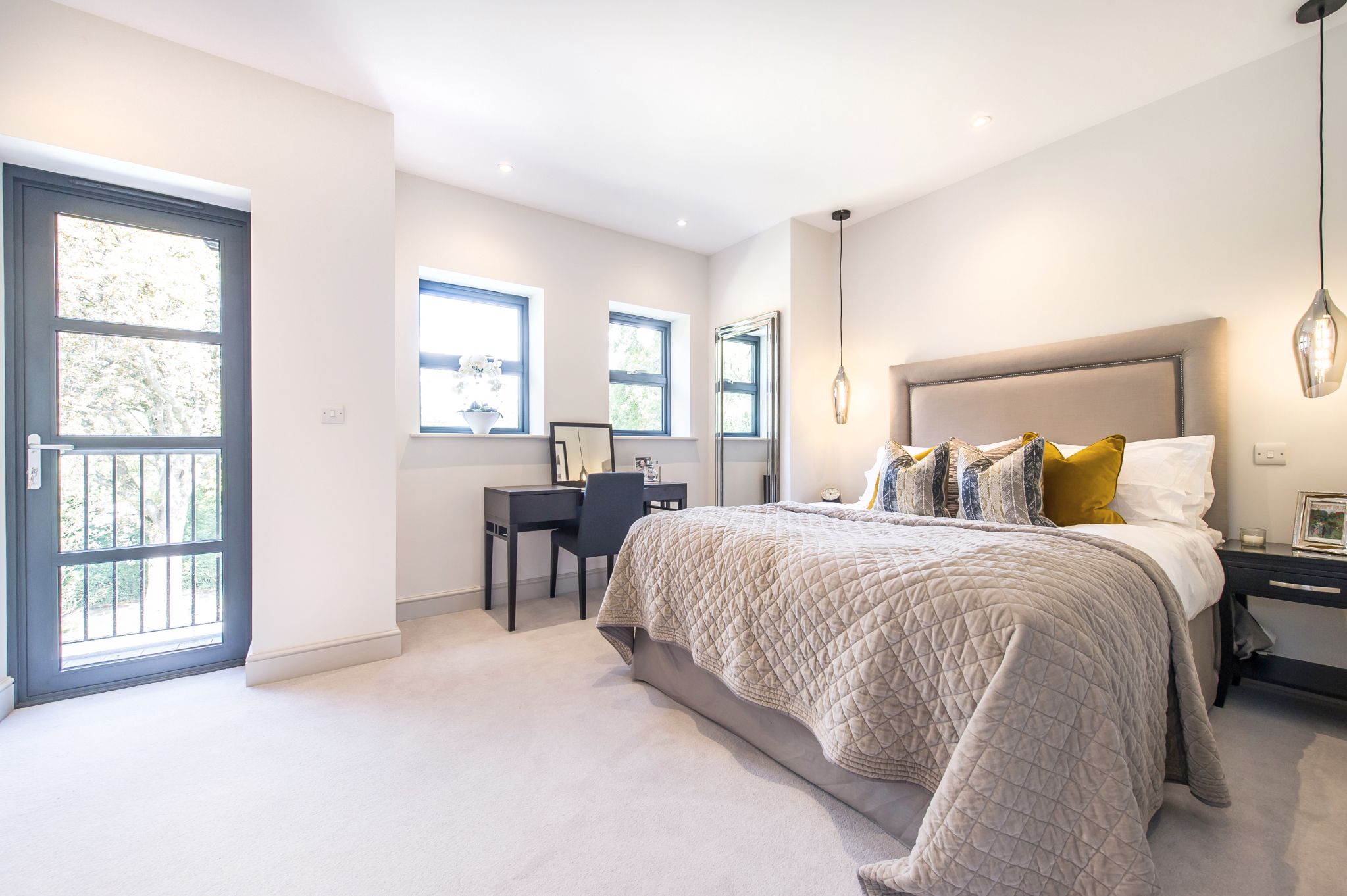 3 bedroom town house Sold in Sevenoaks - Photograph 5