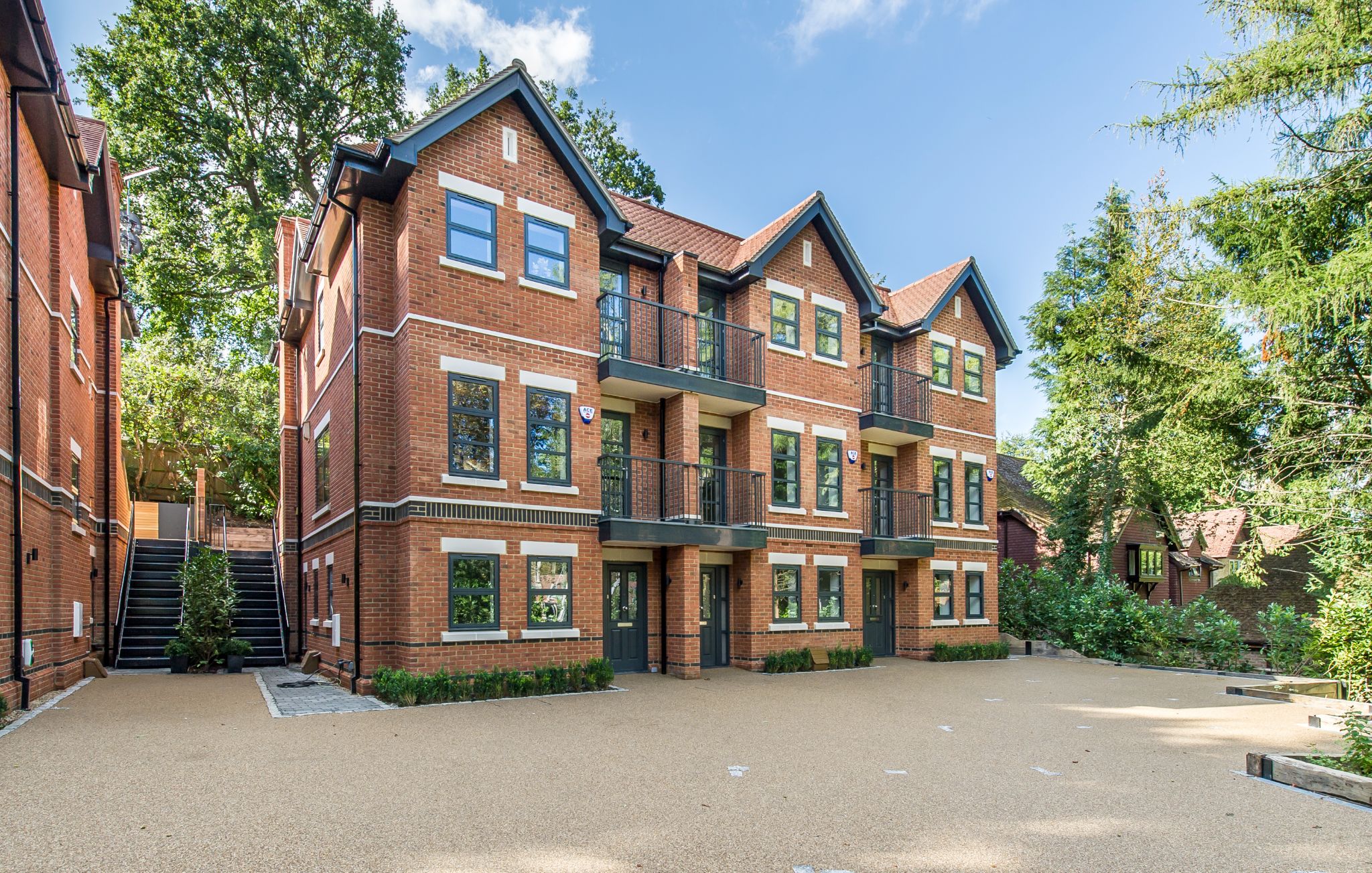 3 bedroom town house Sold in Sevenoaks - Photograph 13