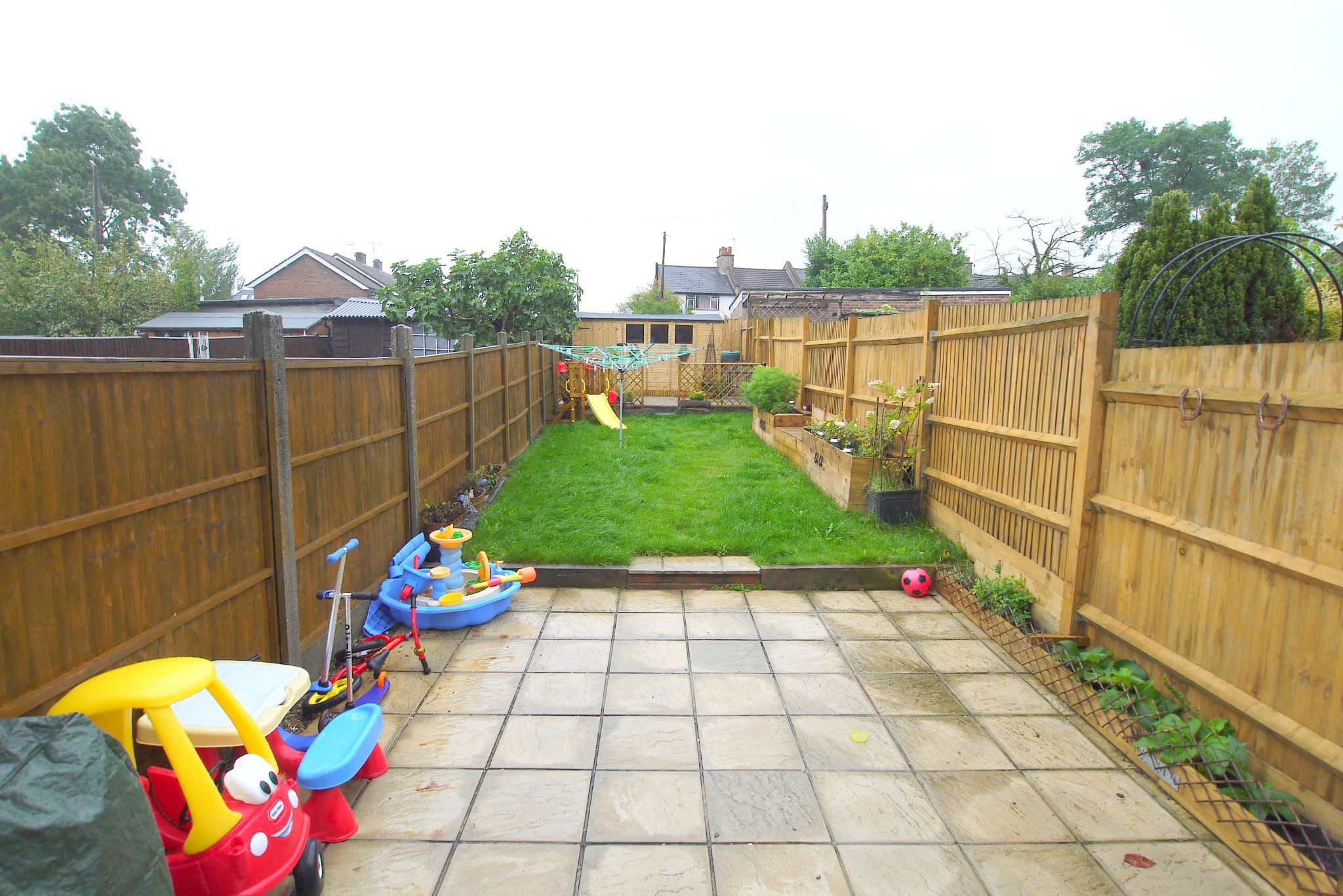 3 bedroom mid terraced house Sold in Sevenoaks - Photograph 11