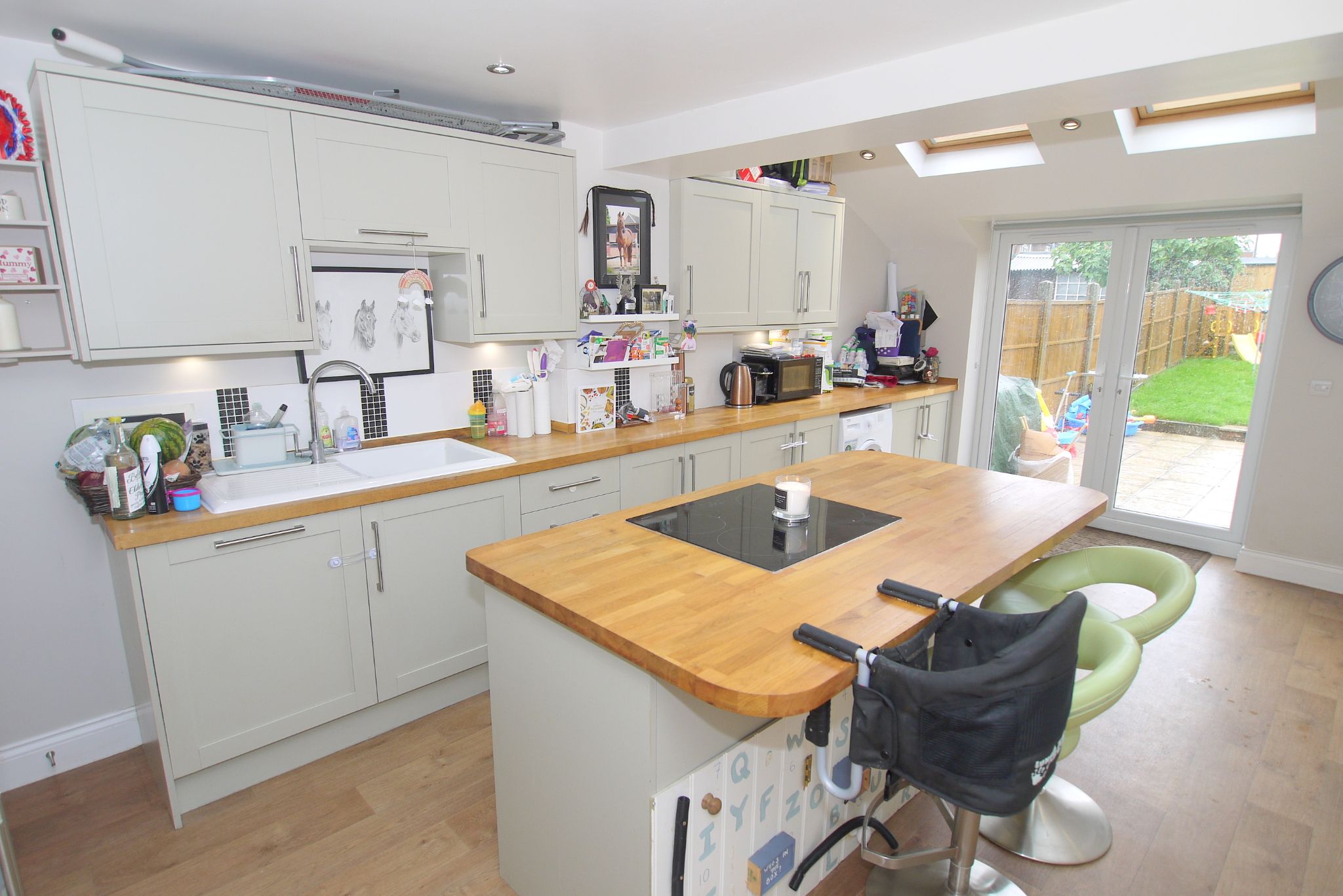 3 bedroom mid terraced house Sold in Sevenoaks - Photograph 3