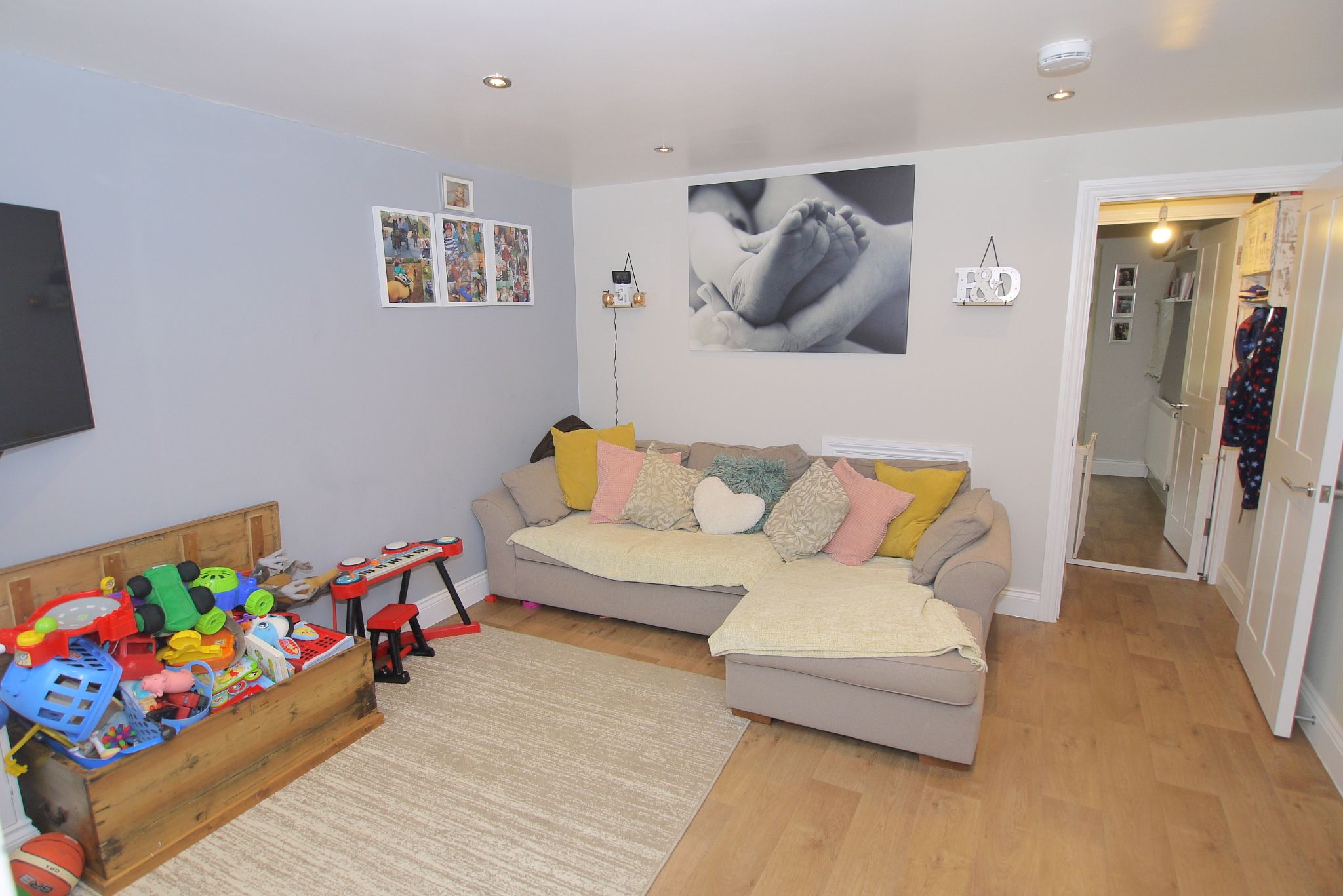 3 bedroom mid terraced house Sold in Sevenoaks - Photograph 4