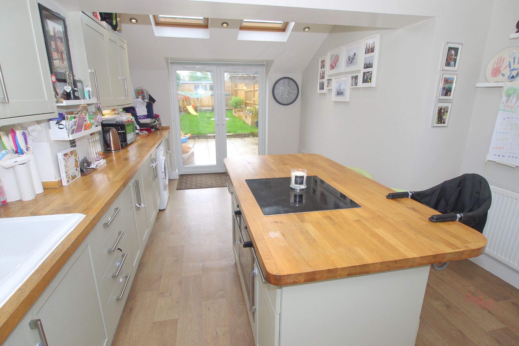 3 bedroom mid terraced house Sold in Sevenoaks - Photograph 2