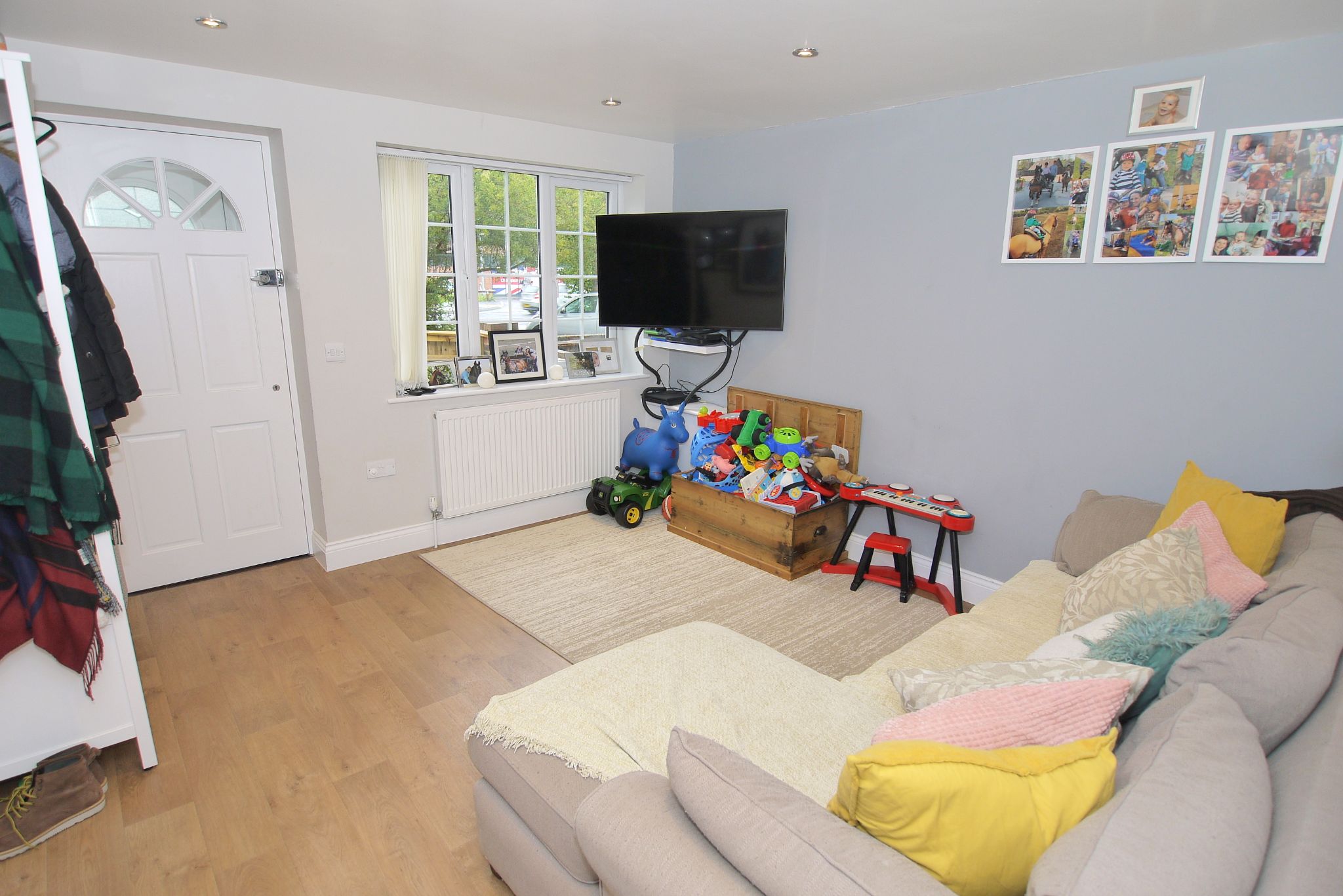 3 bedroom mid terraced house Sold in Sevenoaks - Photograph 5
