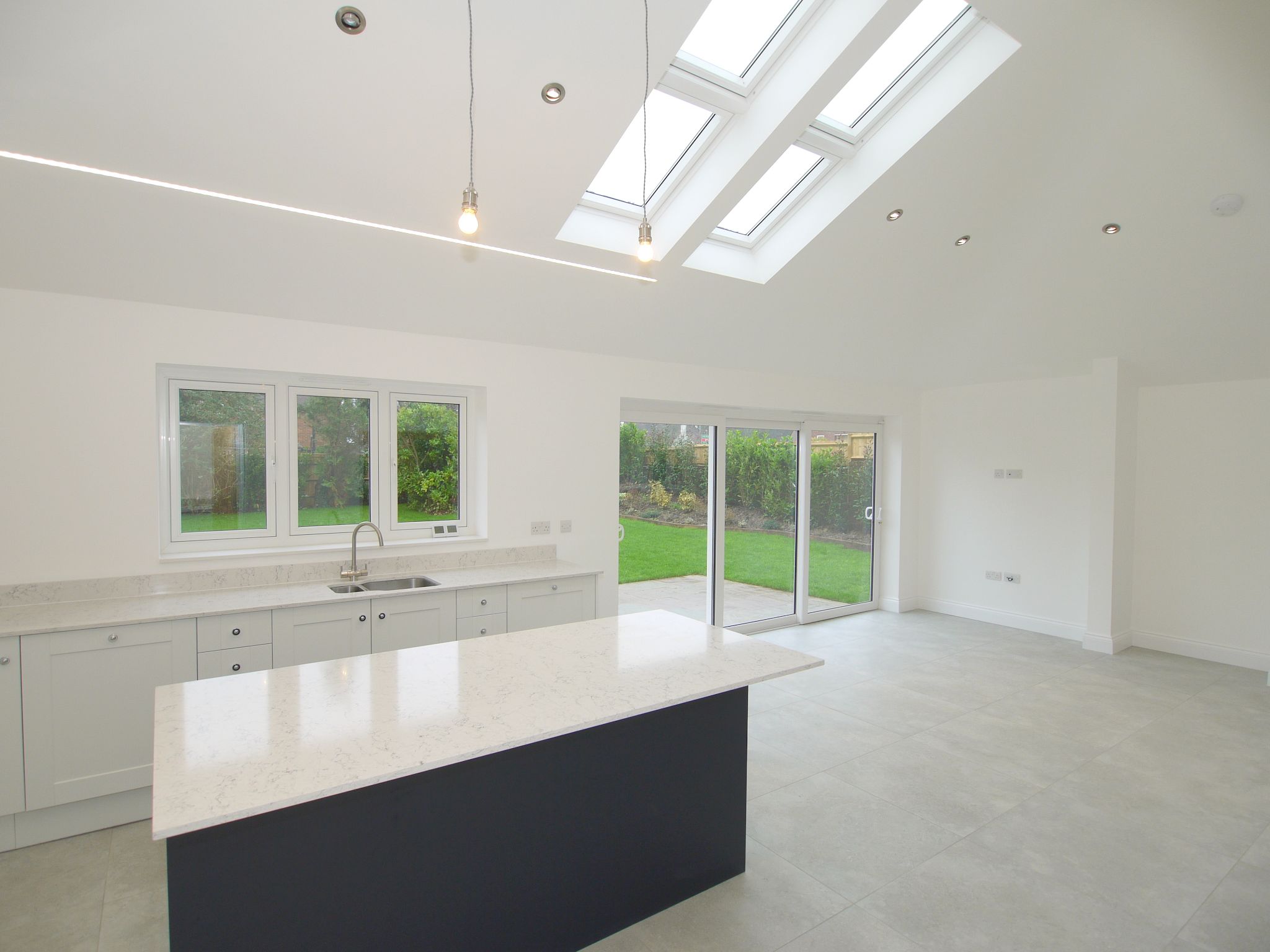 3 bedroom detached bungalow Sold in Sevenoaks - Photograph 3