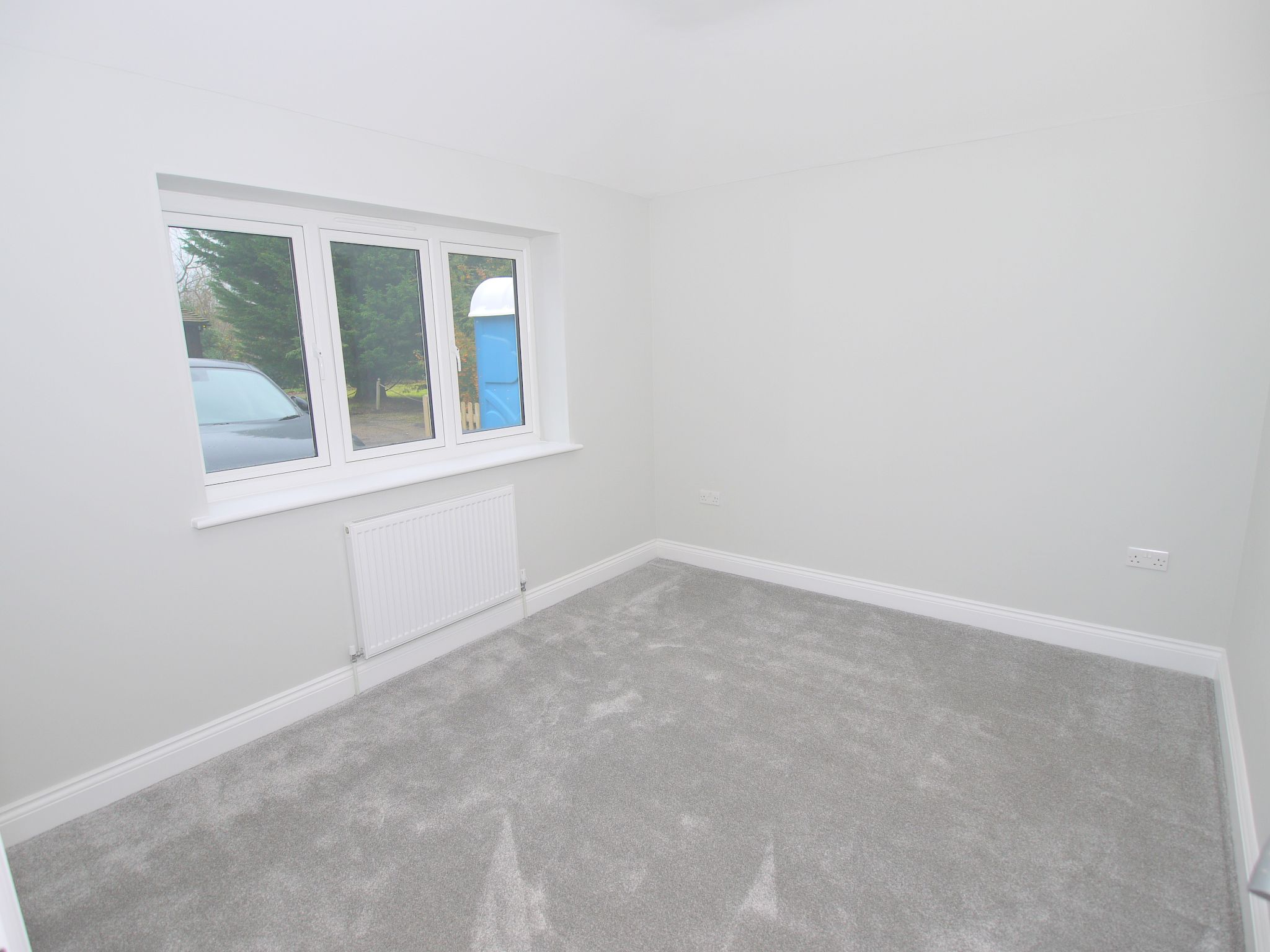 3 bedroom detached bungalow Sold in Sevenoaks - Photograph 5