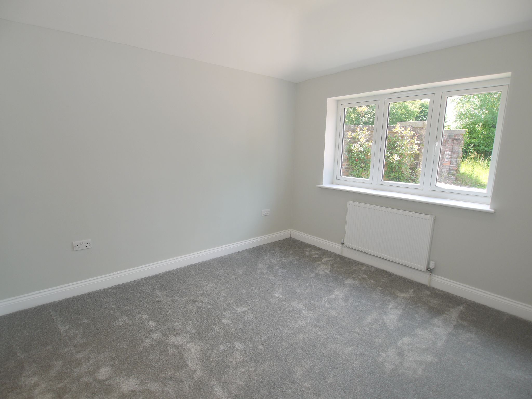 3 bedroom detached bungalow Sold in Sevenoaks - Photograph 7