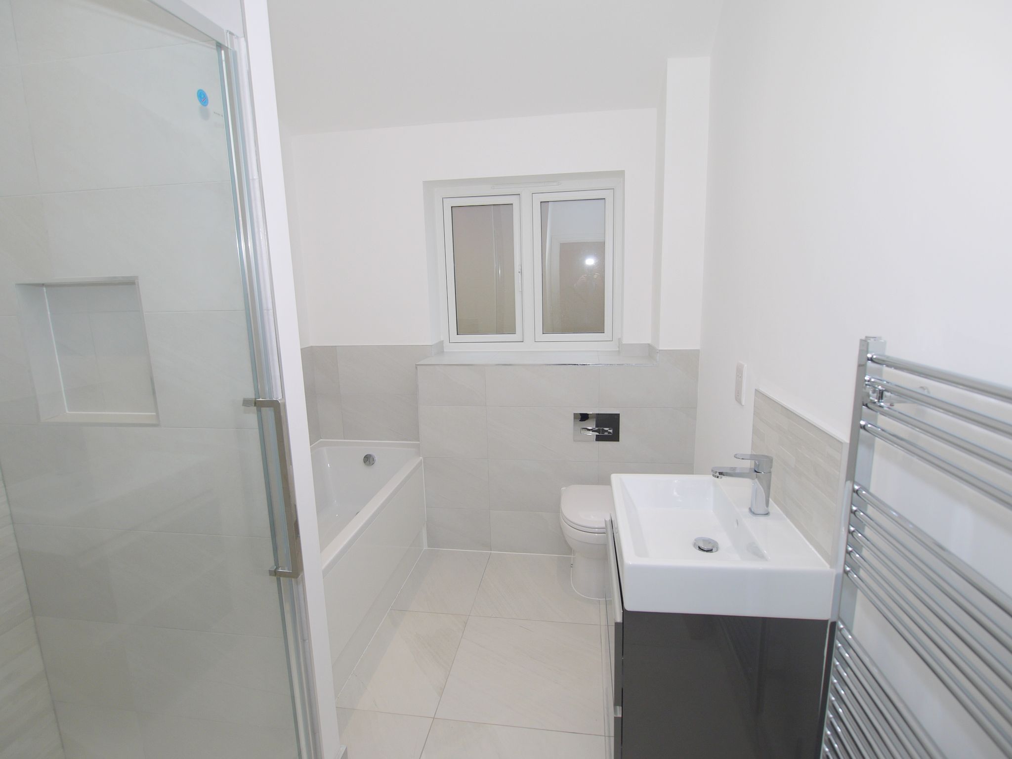 3 bedroom detached bungalow Sold in Sevenoaks - Photograph 6