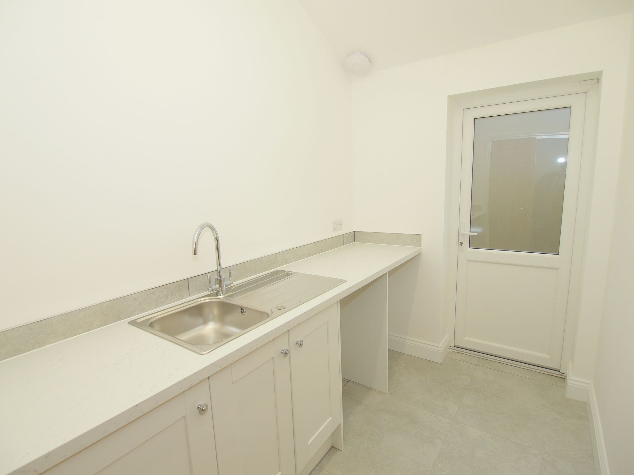 3 bedroom detached bungalow Sold in Sevenoaks - Photograph 8