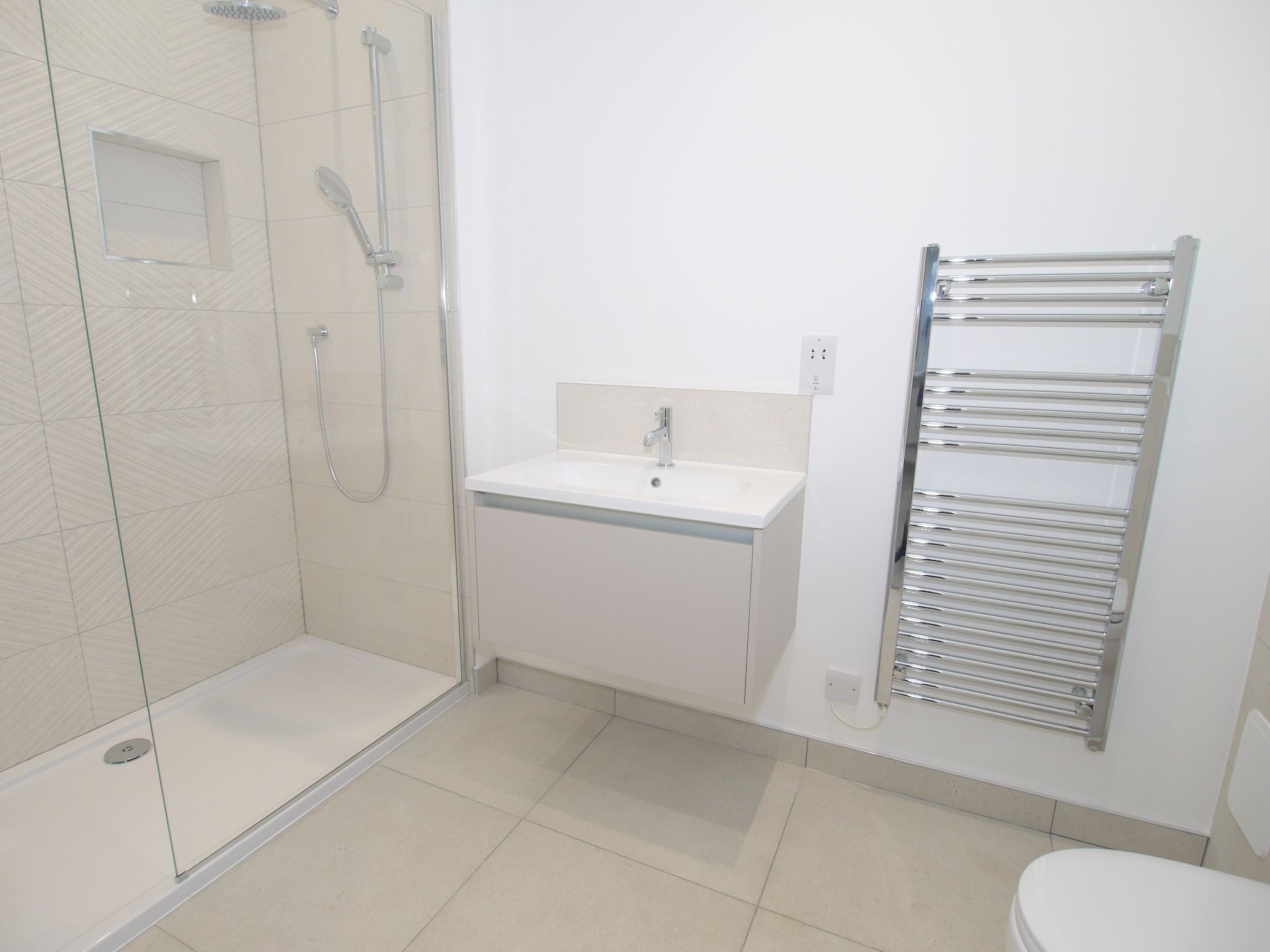 3 bedroom detached bungalow Sold in Sevenoaks - Photograph 9