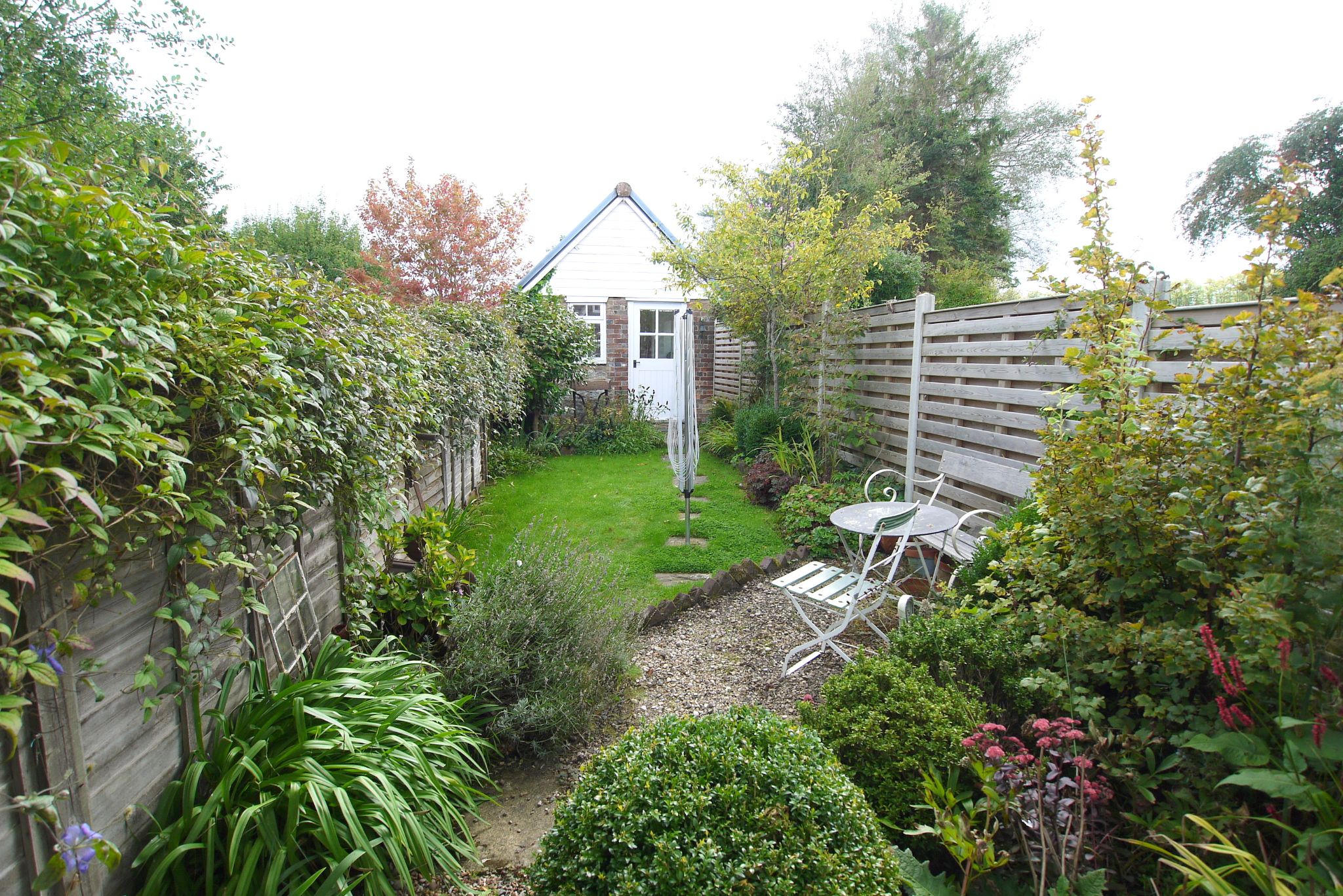 2 bedroom mid terraced house Sold in Sevenoaks - Photograph 9
