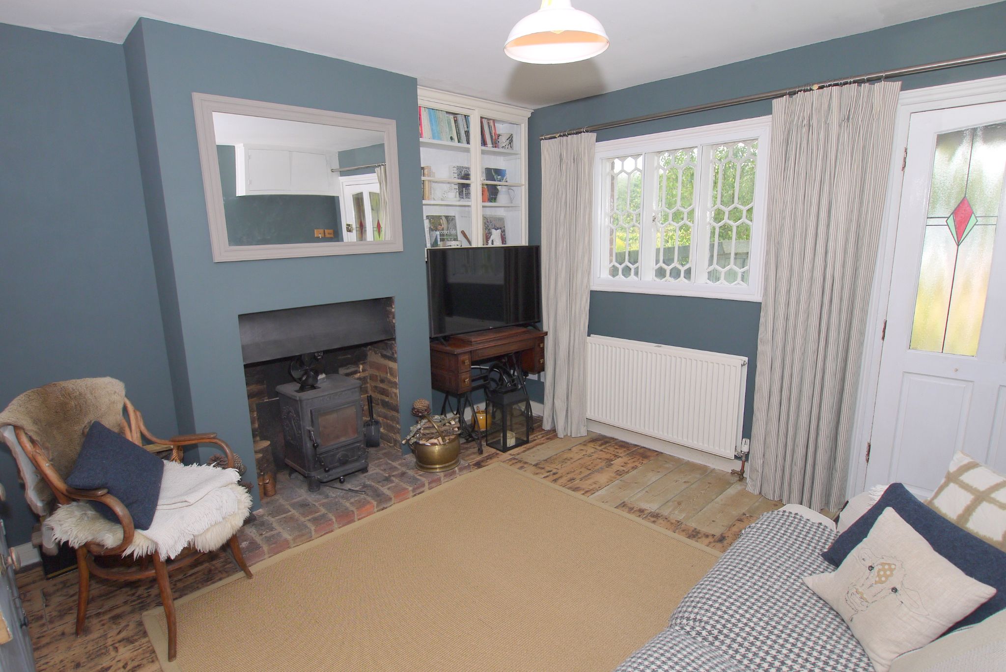 2 bedroom mid terraced house Sold in Sevenoaks - Photograph 3