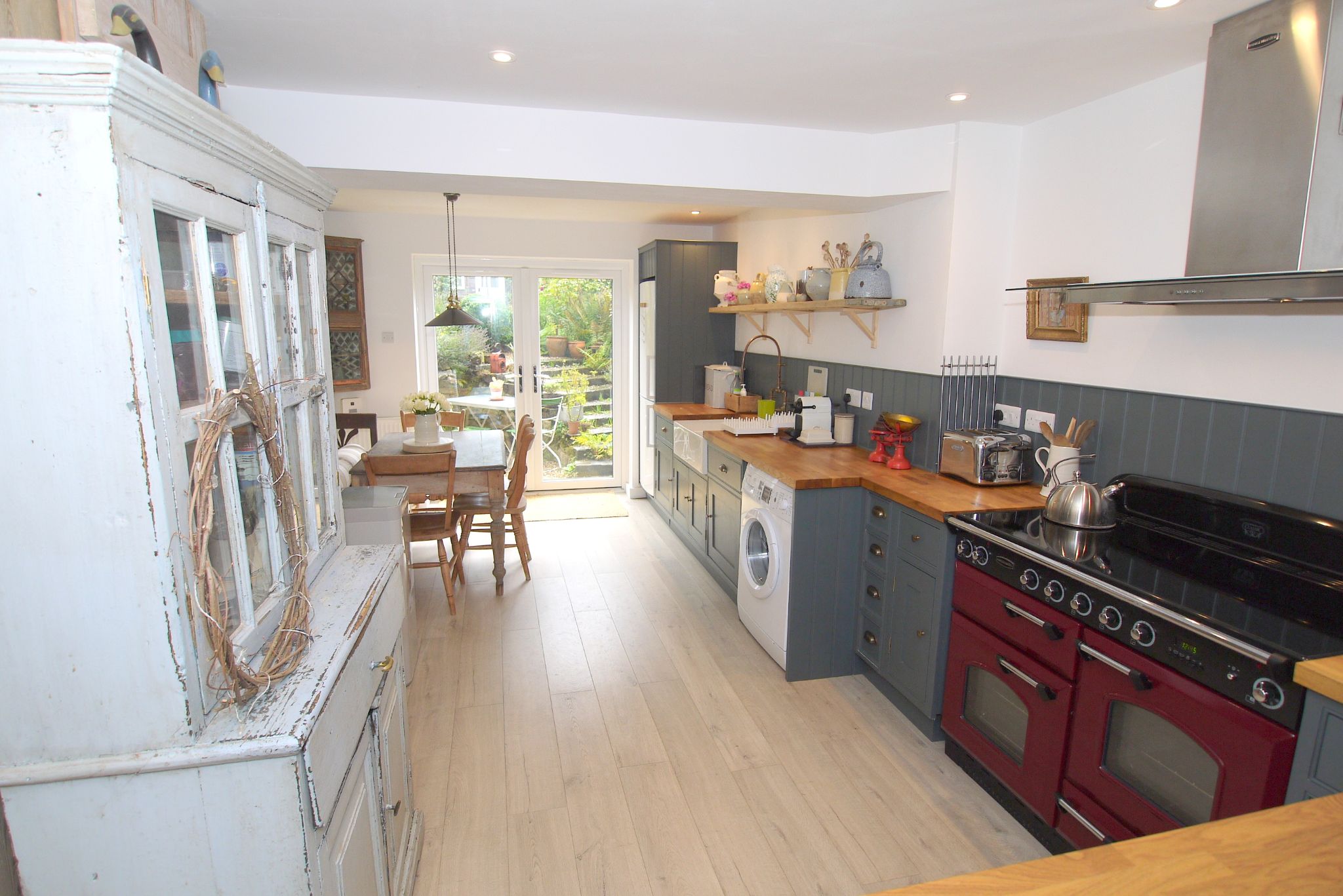 2 bedroom mid terraced house Sold in Sevenoaks - Photograph 2