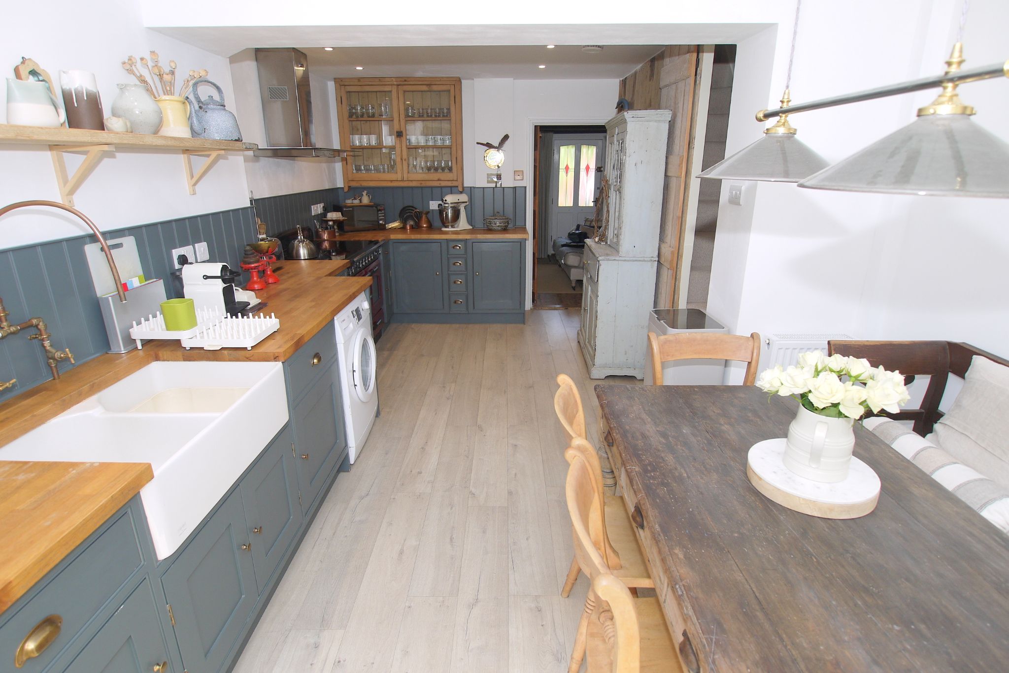 2 bedroom mid terraced house Sold in Sevenoaks - Photograph 4