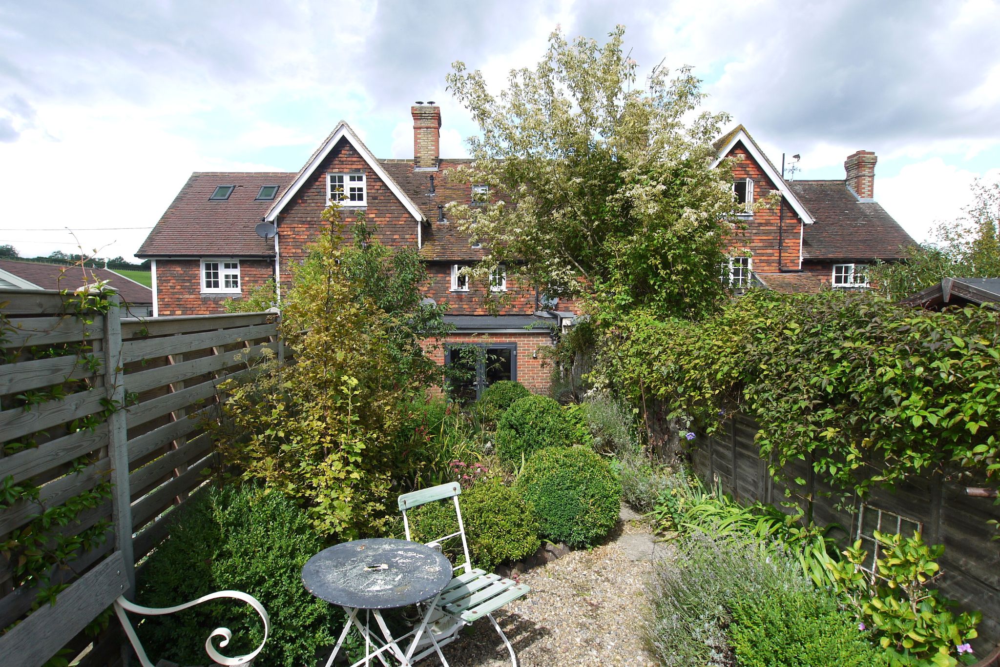 2 bedroom mid terraced house Sold in Sevenoaks - Photograph 12