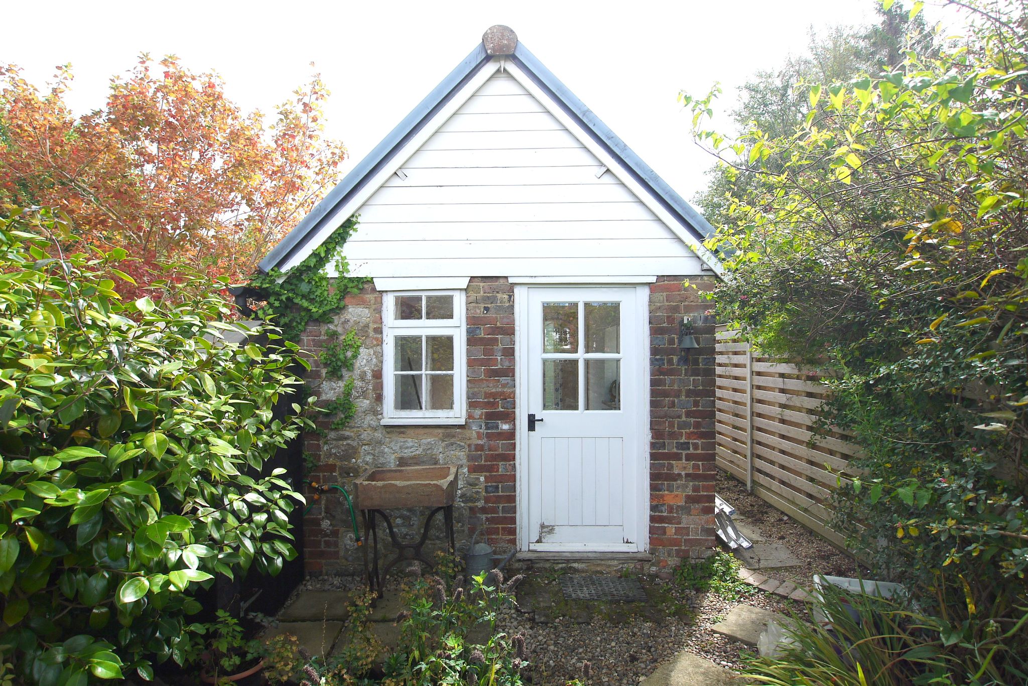 2 bedroom mid terraced house Sold in Sevenoaks - Photograph 10