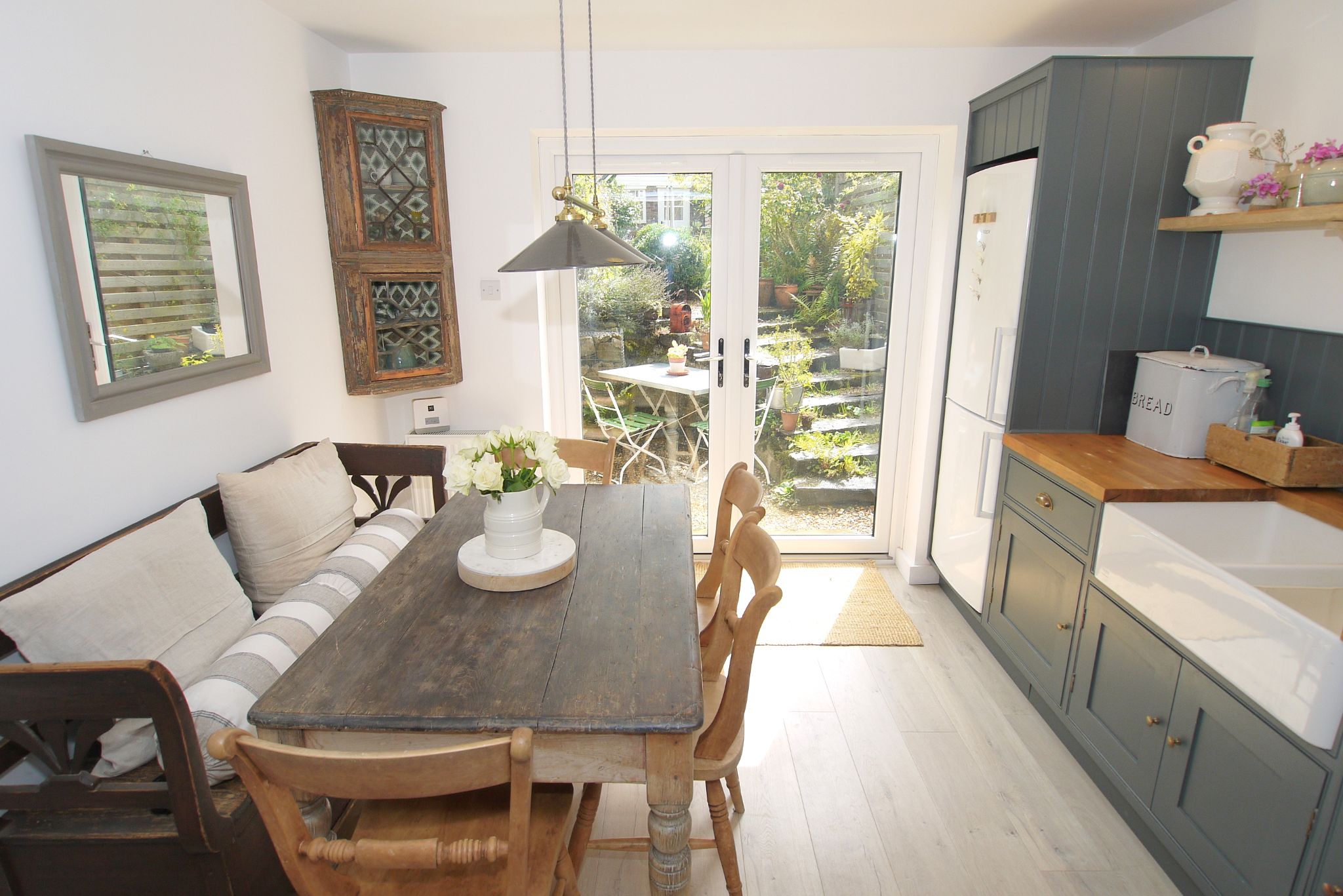 2 bedroom mid terraced house Sold in Sevenoaks - Photograph 5