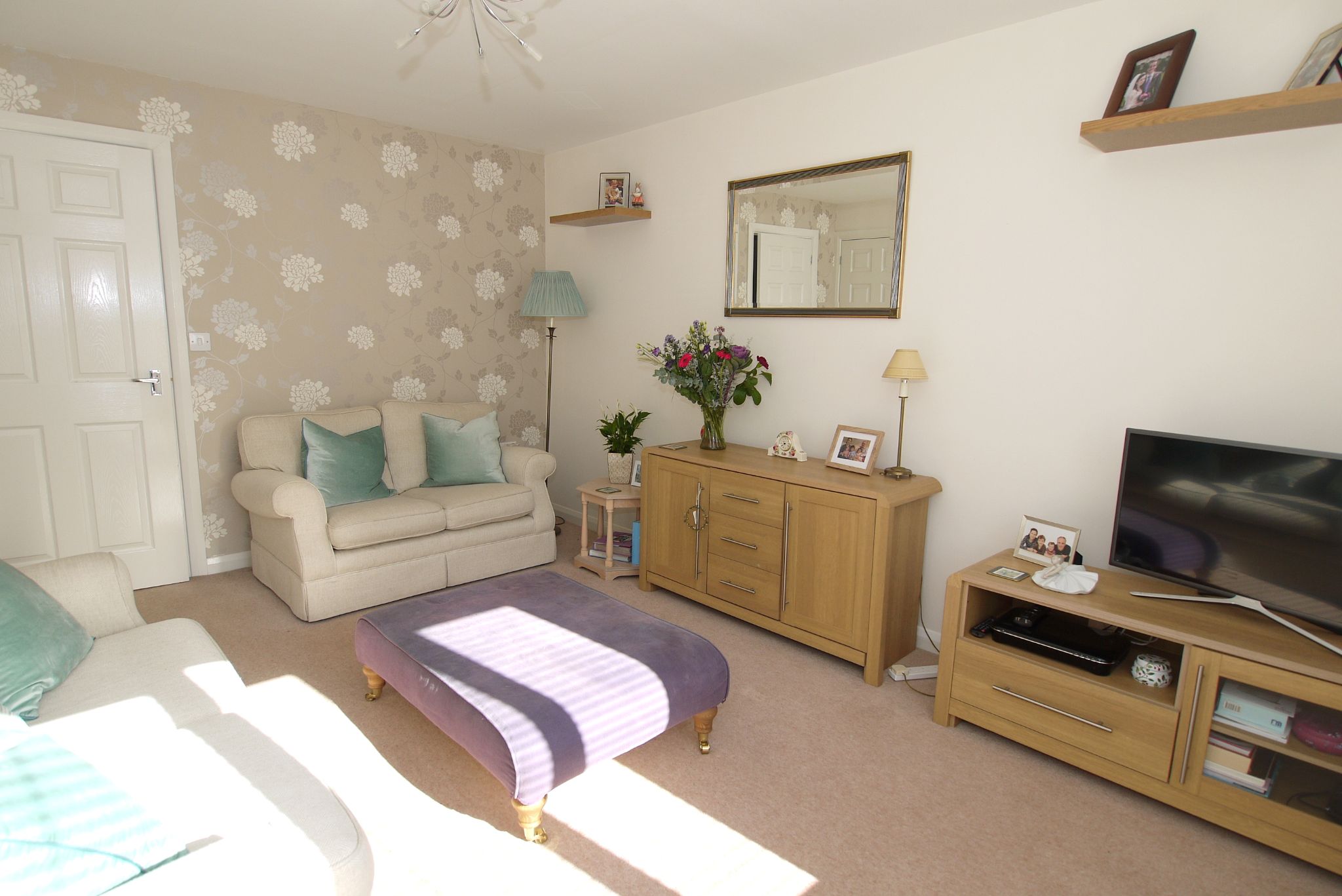 2 bedroom end terraced house Sold in Sevenoaks - Photograph 3