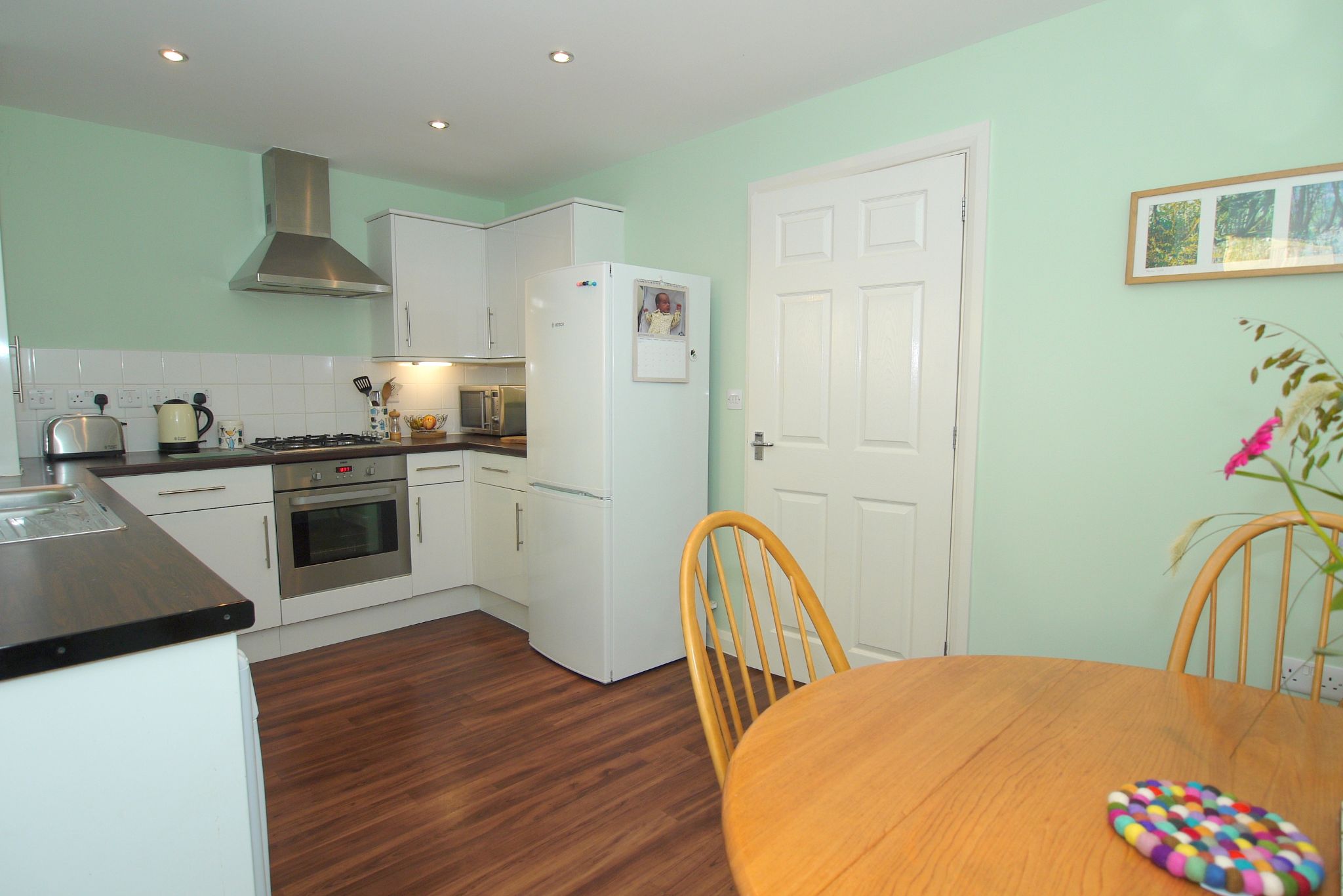2 bedroom end terraced house Sold in Sevenoaks - Photograph 4