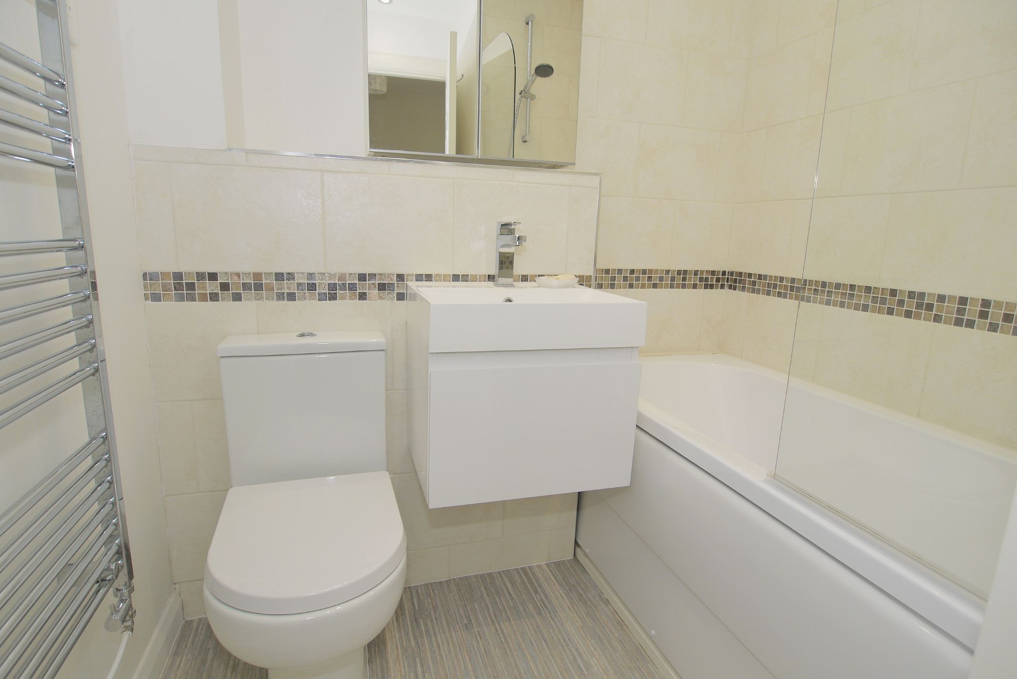 2 bedroom end terraced house Sold in Sevenoaks - Photograph 11