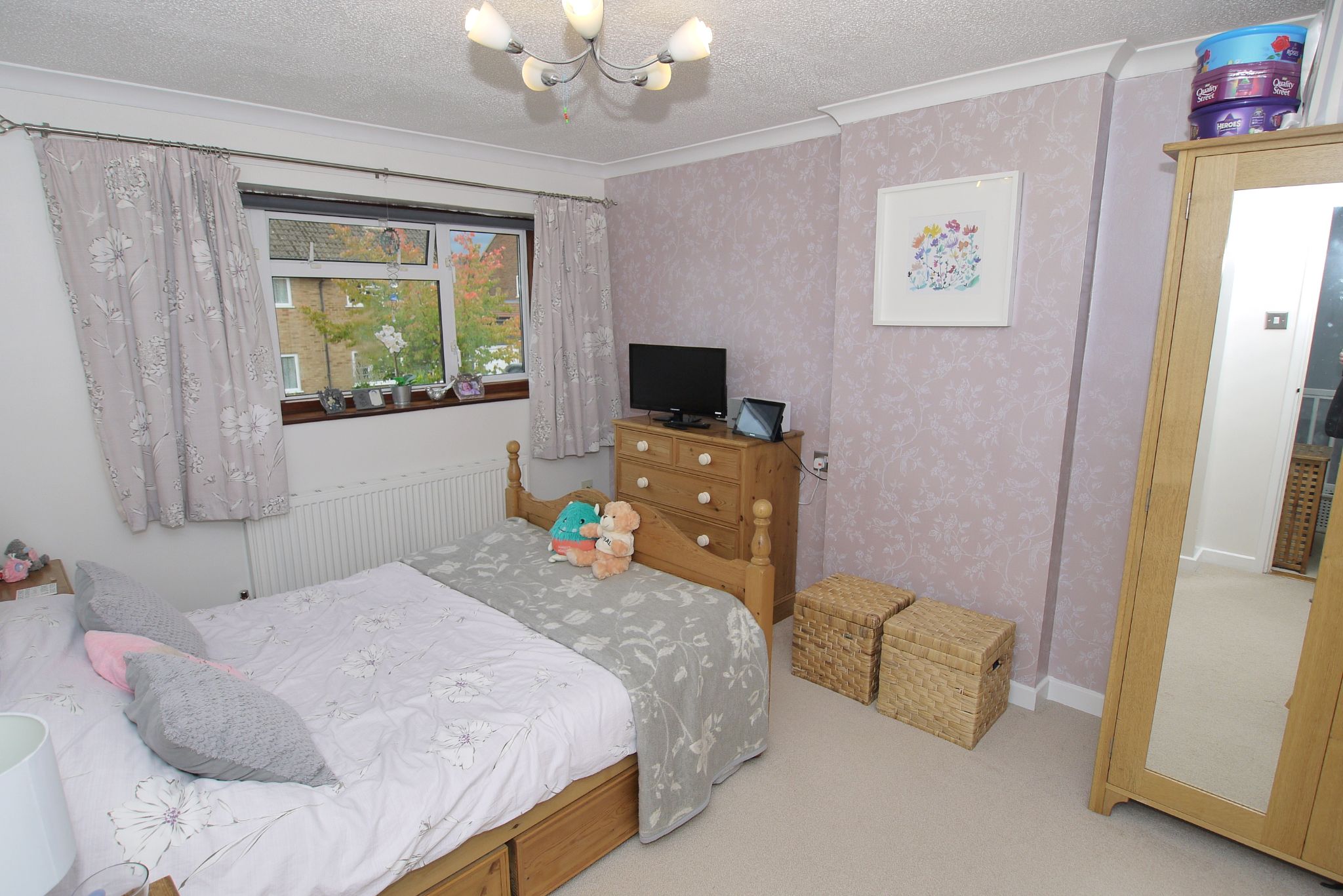 3 bedroom semi-detached house Sold in Sevenoaks - Photograph 5