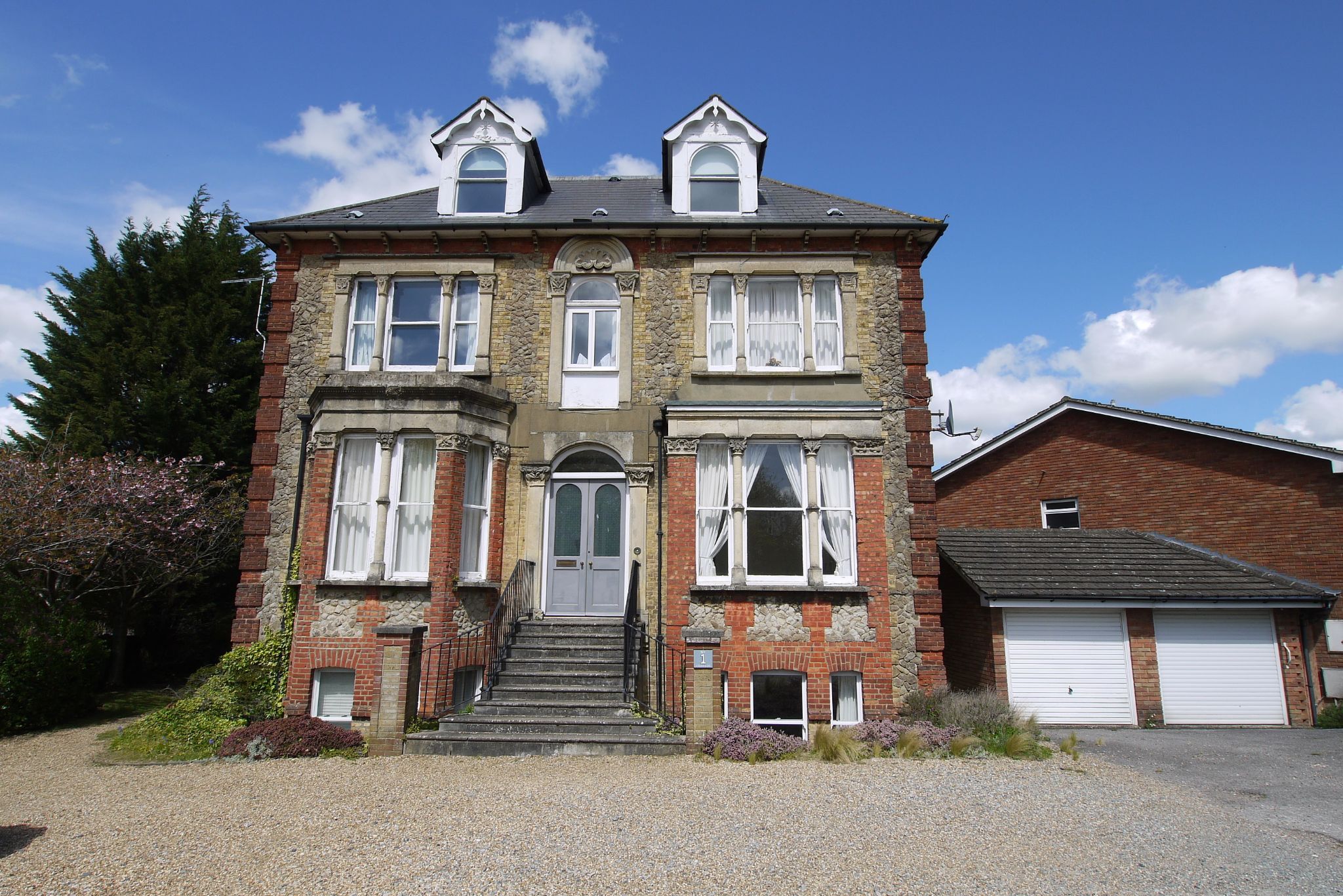 2 bedroom ground floor Sold in Sevenoaks - Photograph 1