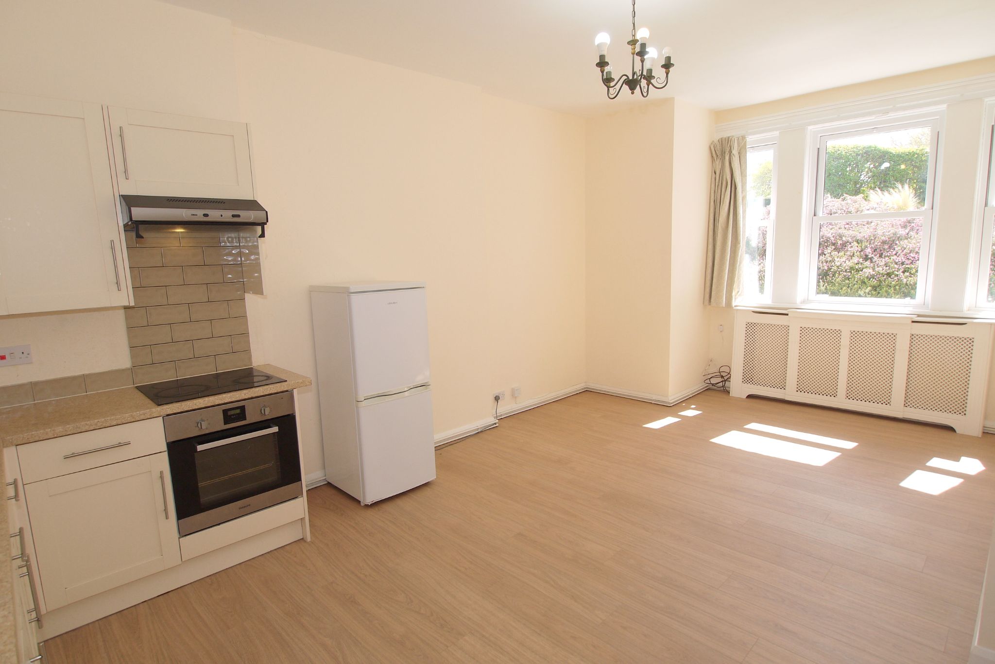 2 bedroom ground floor Sold in Sevenoaks - Photograph 3