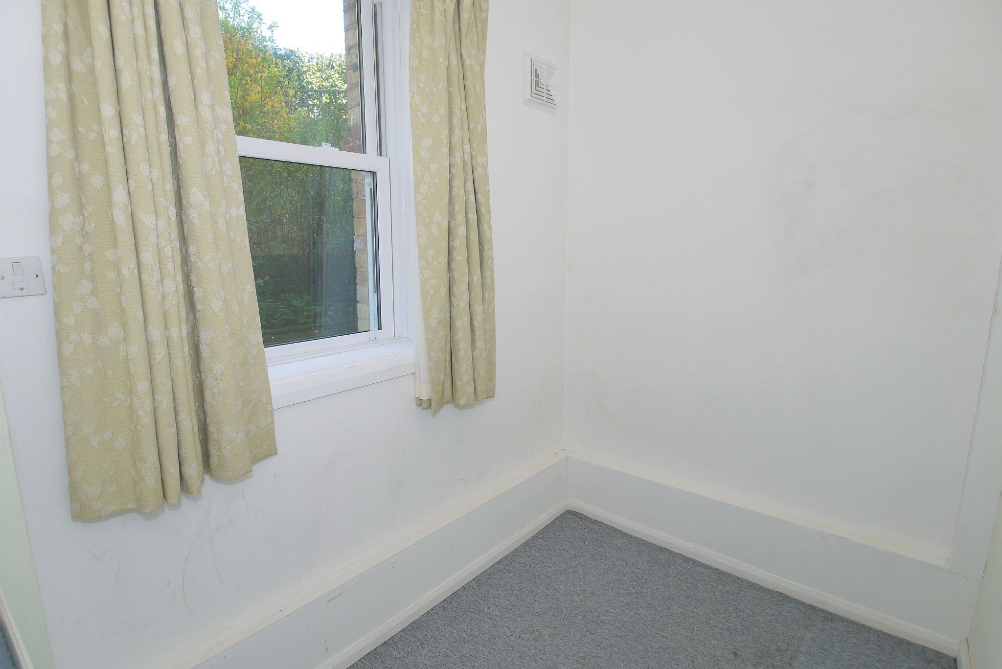 2 bedroom ground floor Sold in Sevenoaks - Photograph 8
