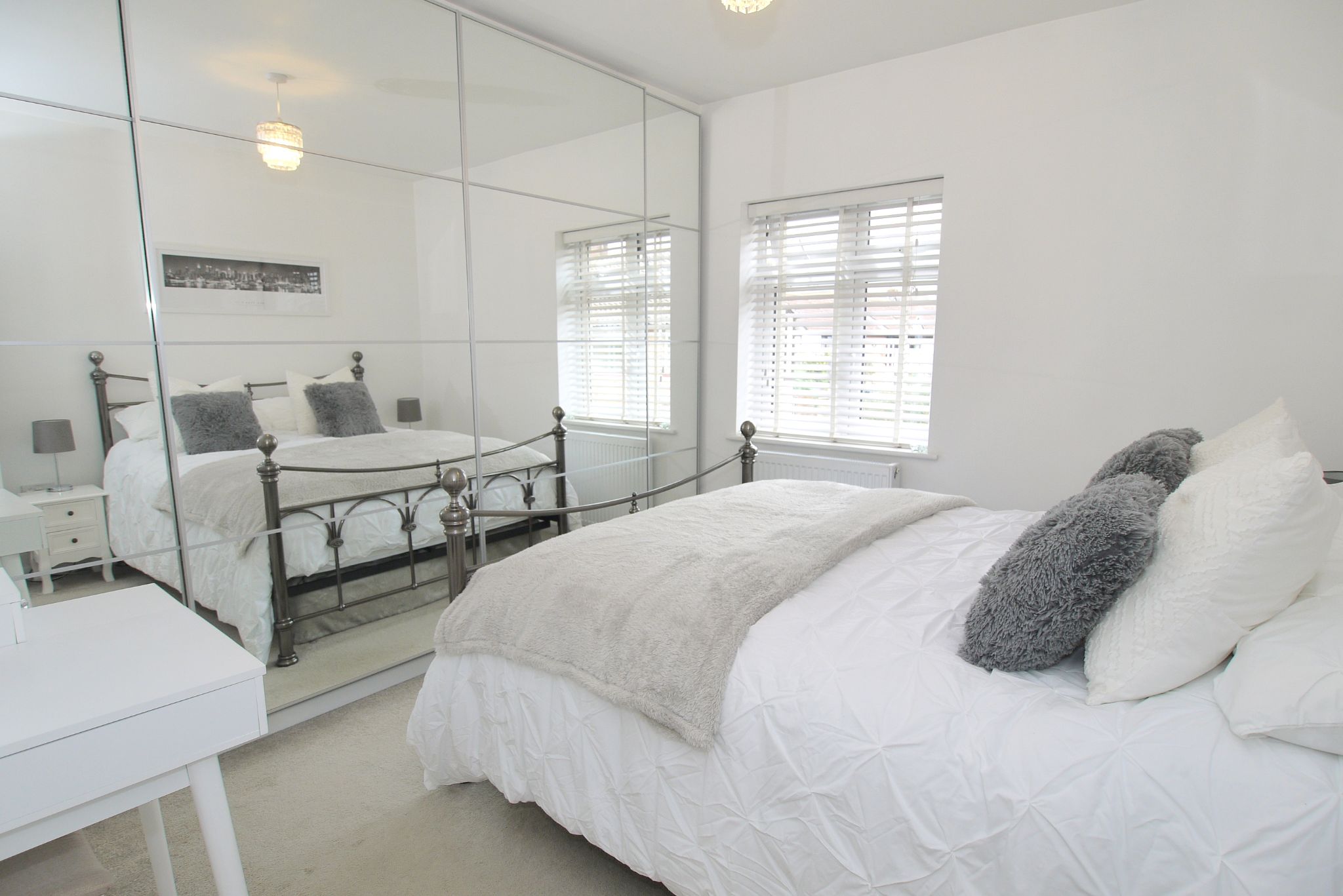 2 bedroom mid terraced house Sold in Sevenoaks - Photograph 7